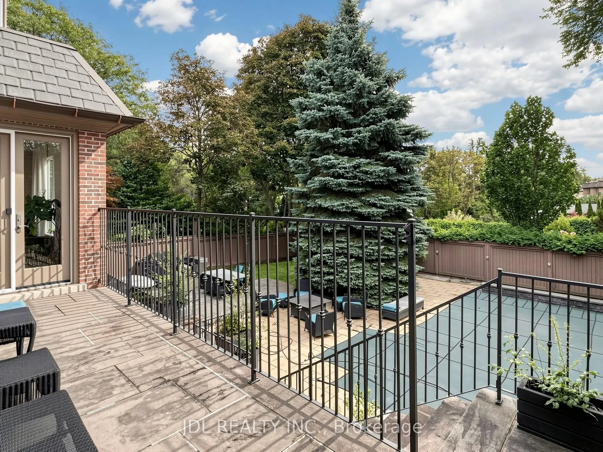 105 Arjay Crescent