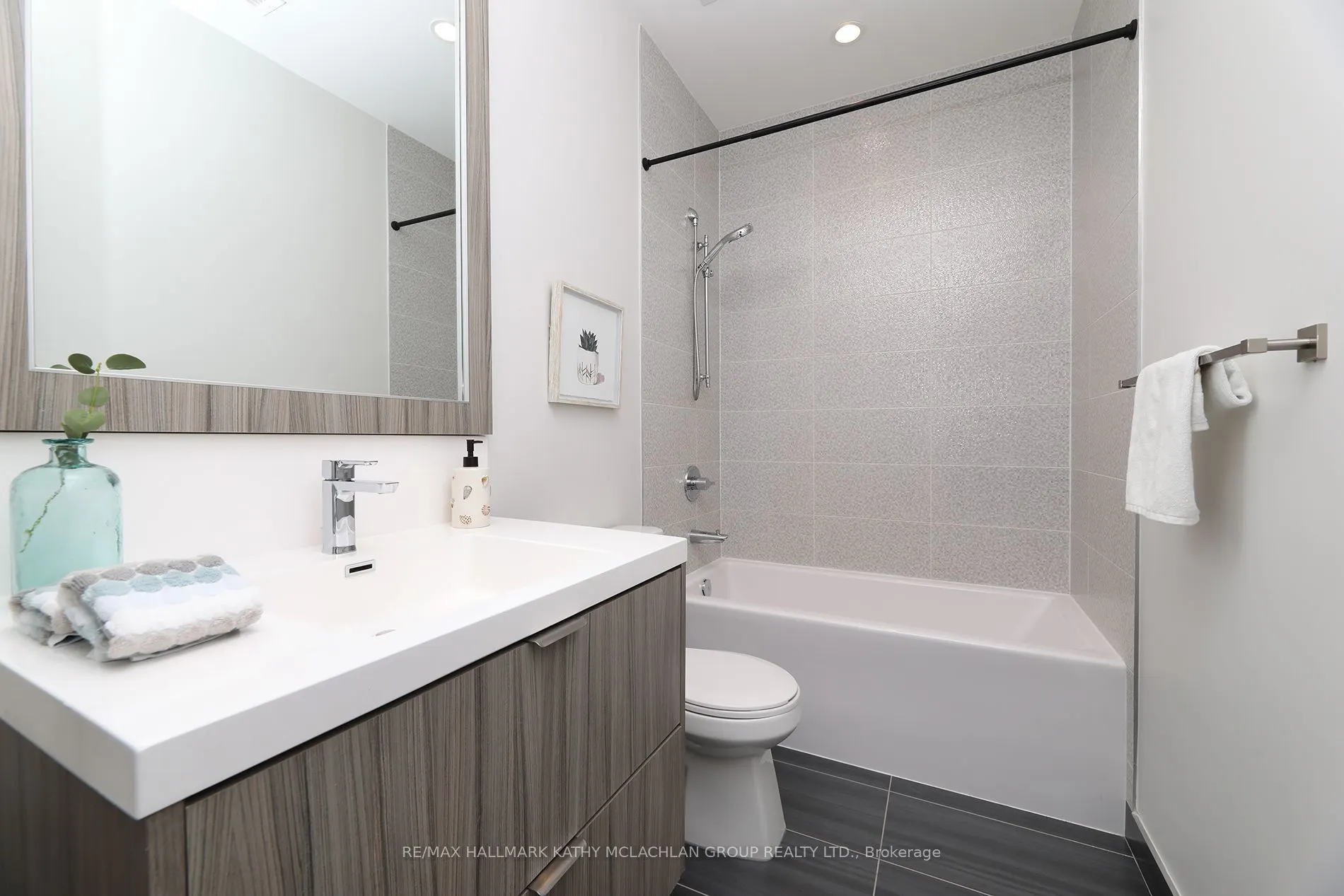 80 Vanauley Street #815