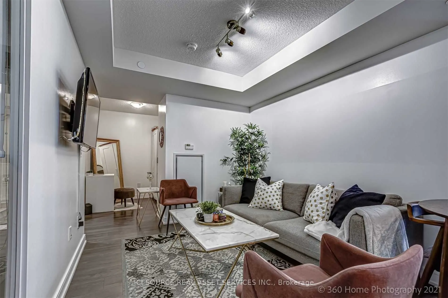 525 Adelaide Street W #1020
