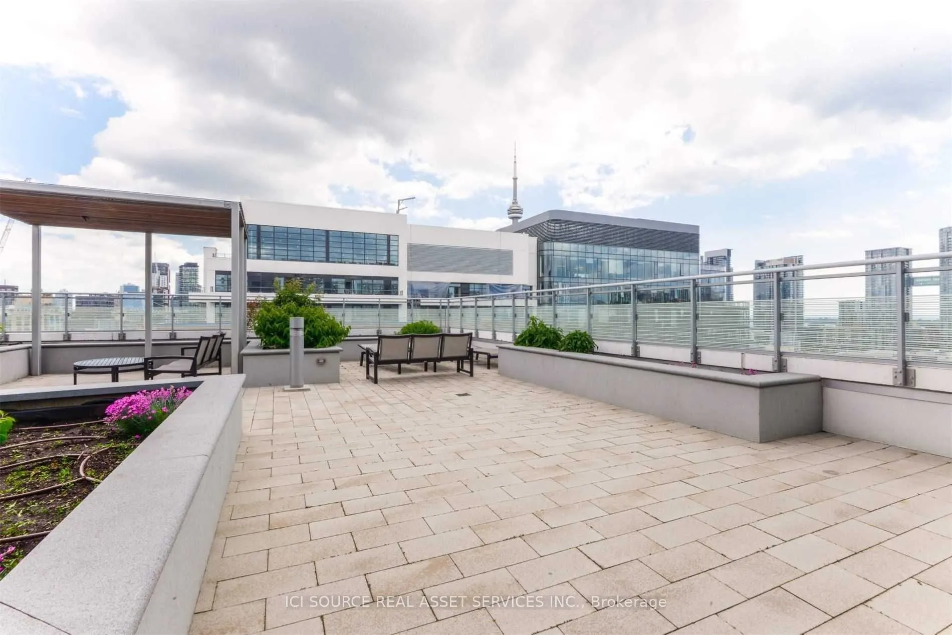 525 Adelaide Street W #1020