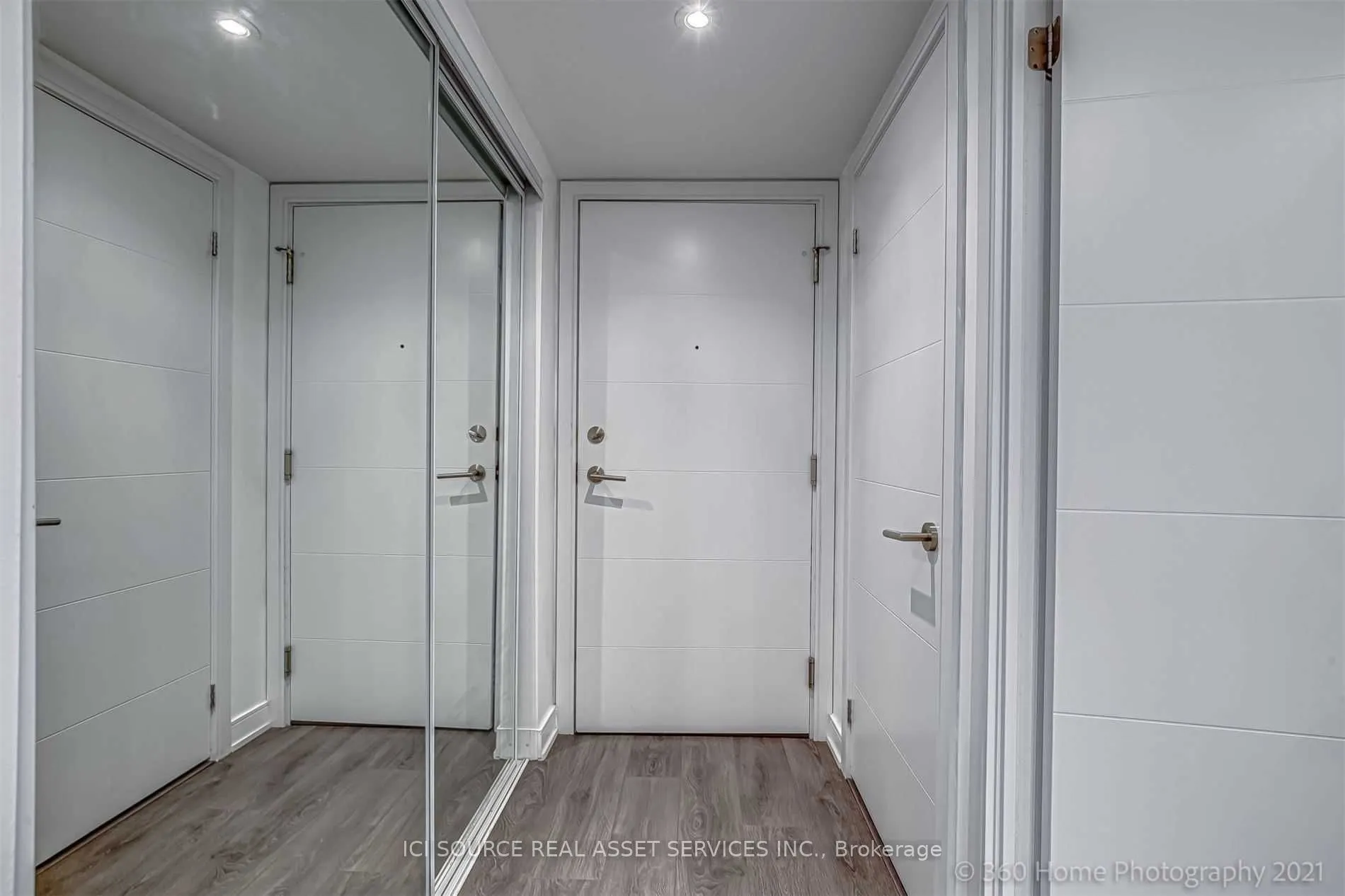 525 Adelaide Street W #1020
