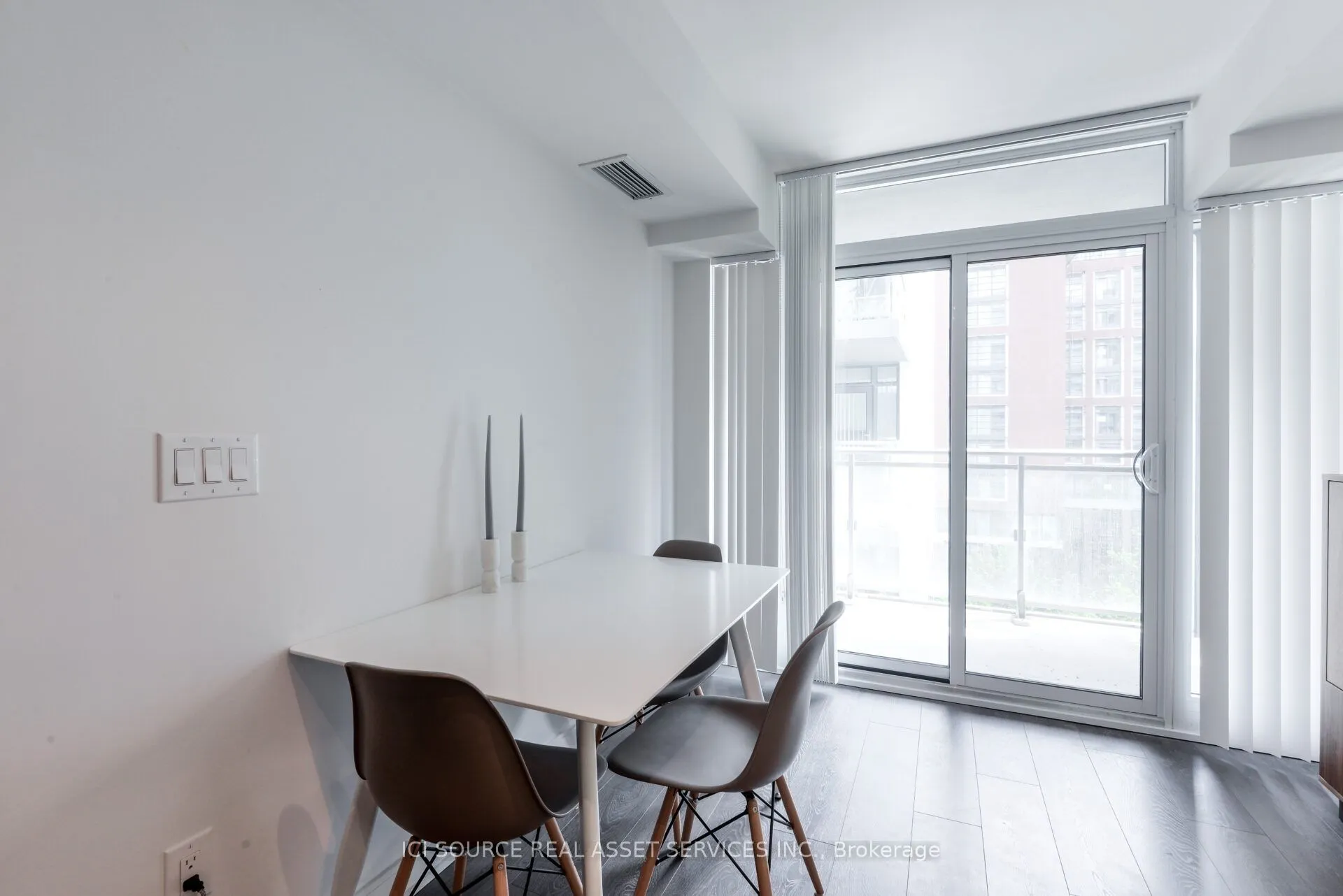 525 Adelaide Street W #1020