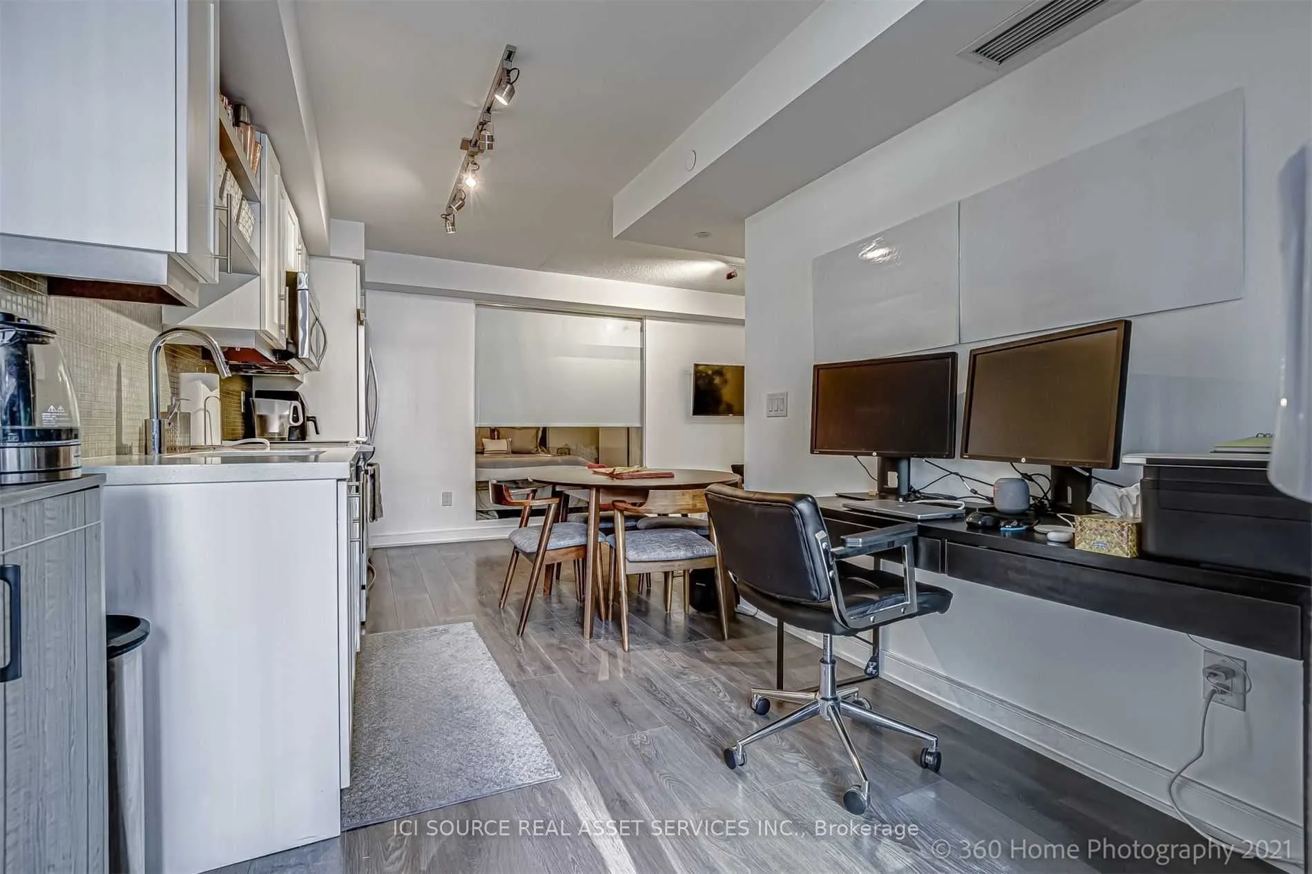 525 Adelaide Street W #1020