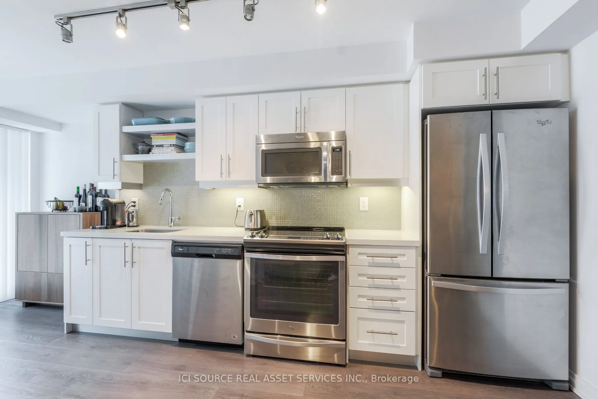 525 Adelaide Street W #1020