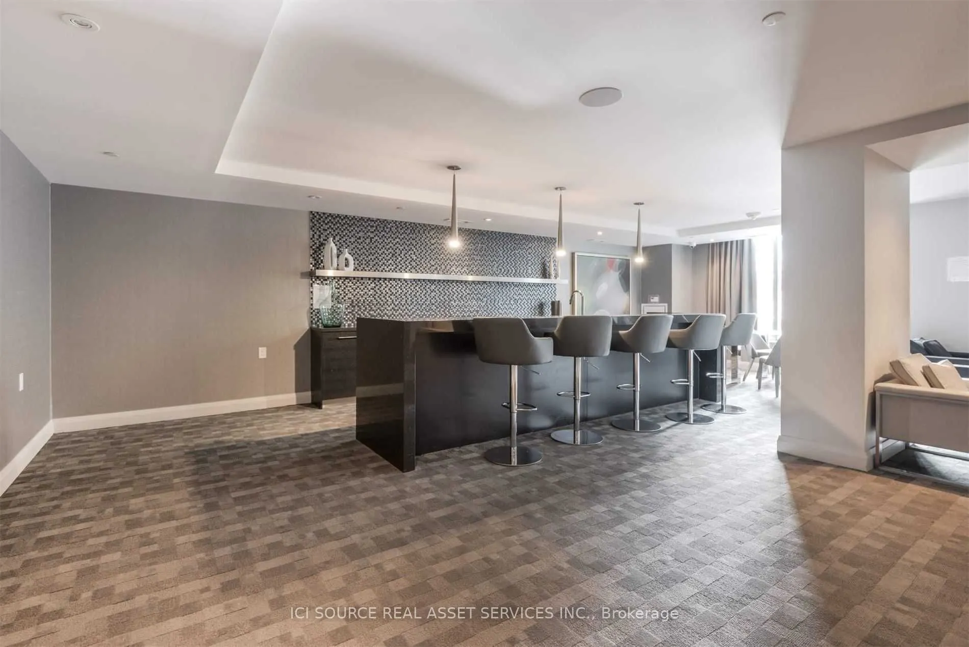 525 Adelaide Street W #1020