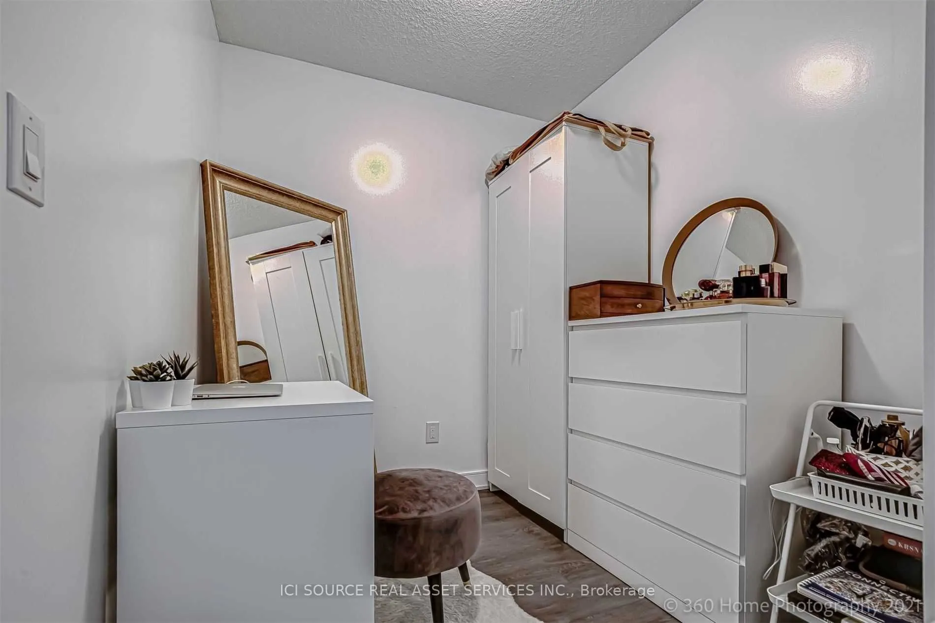 525 Adelaide Street W #1020