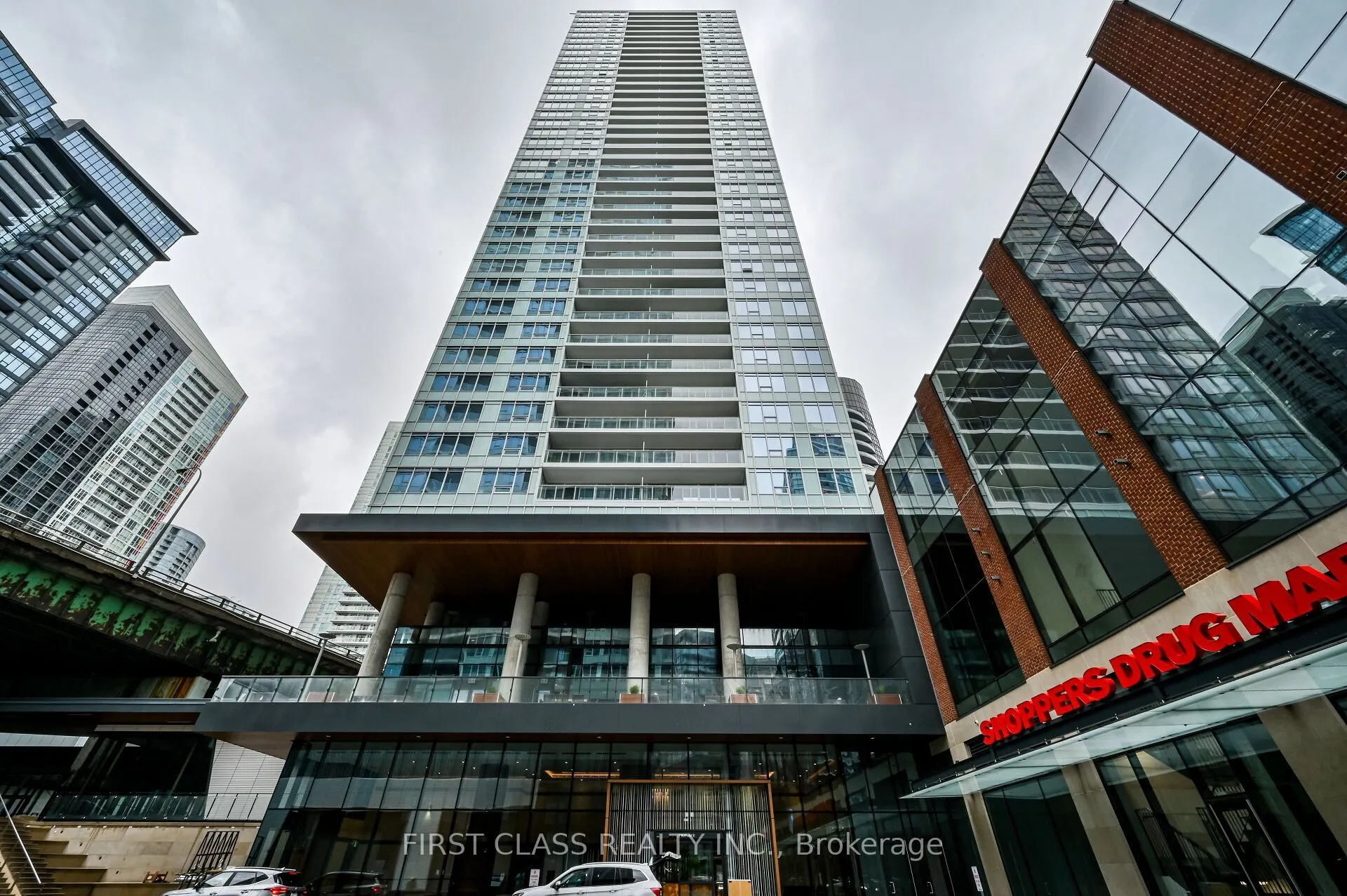 17 Bathurst Street #915