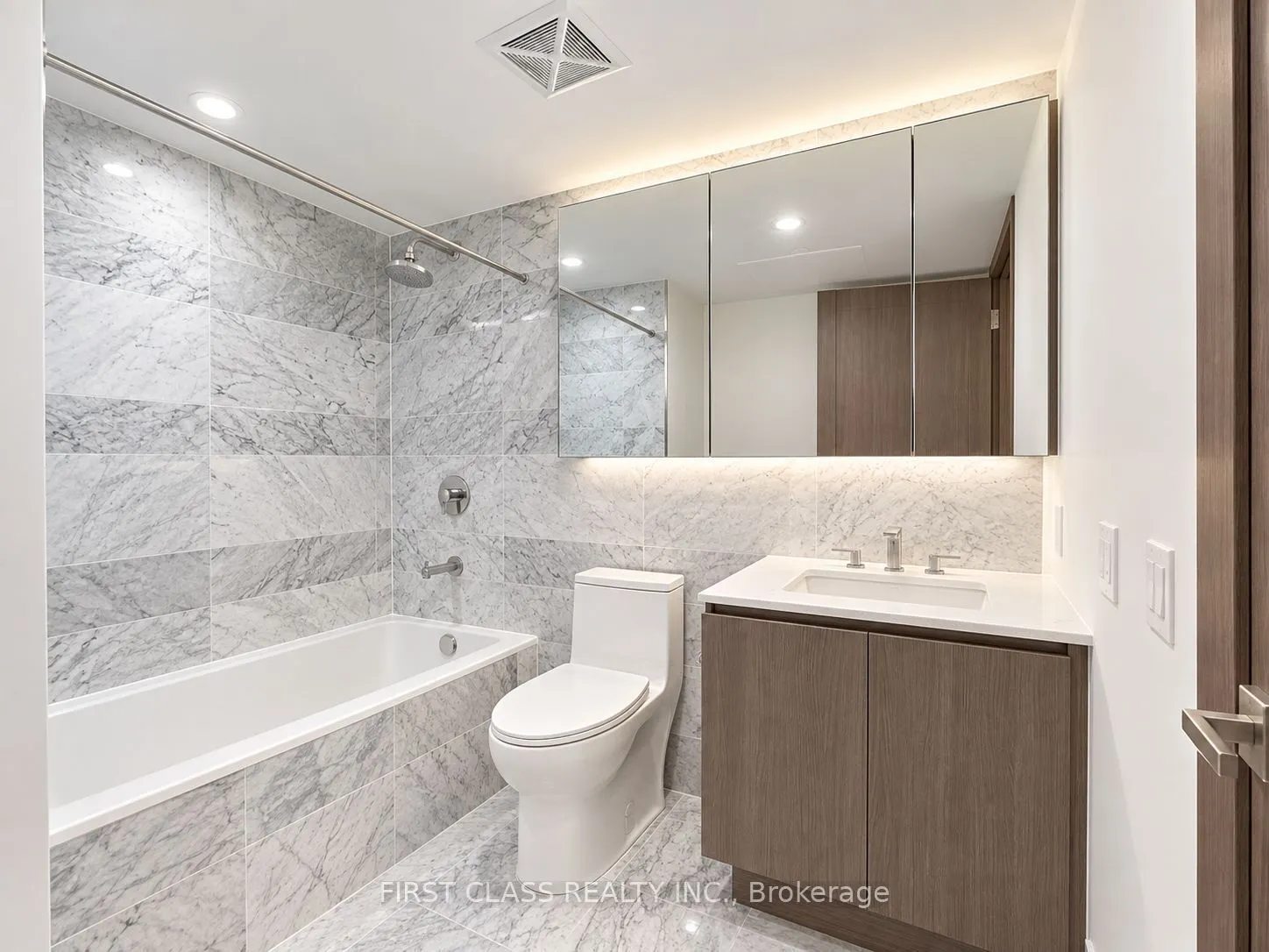 17 Bathurst Street #915