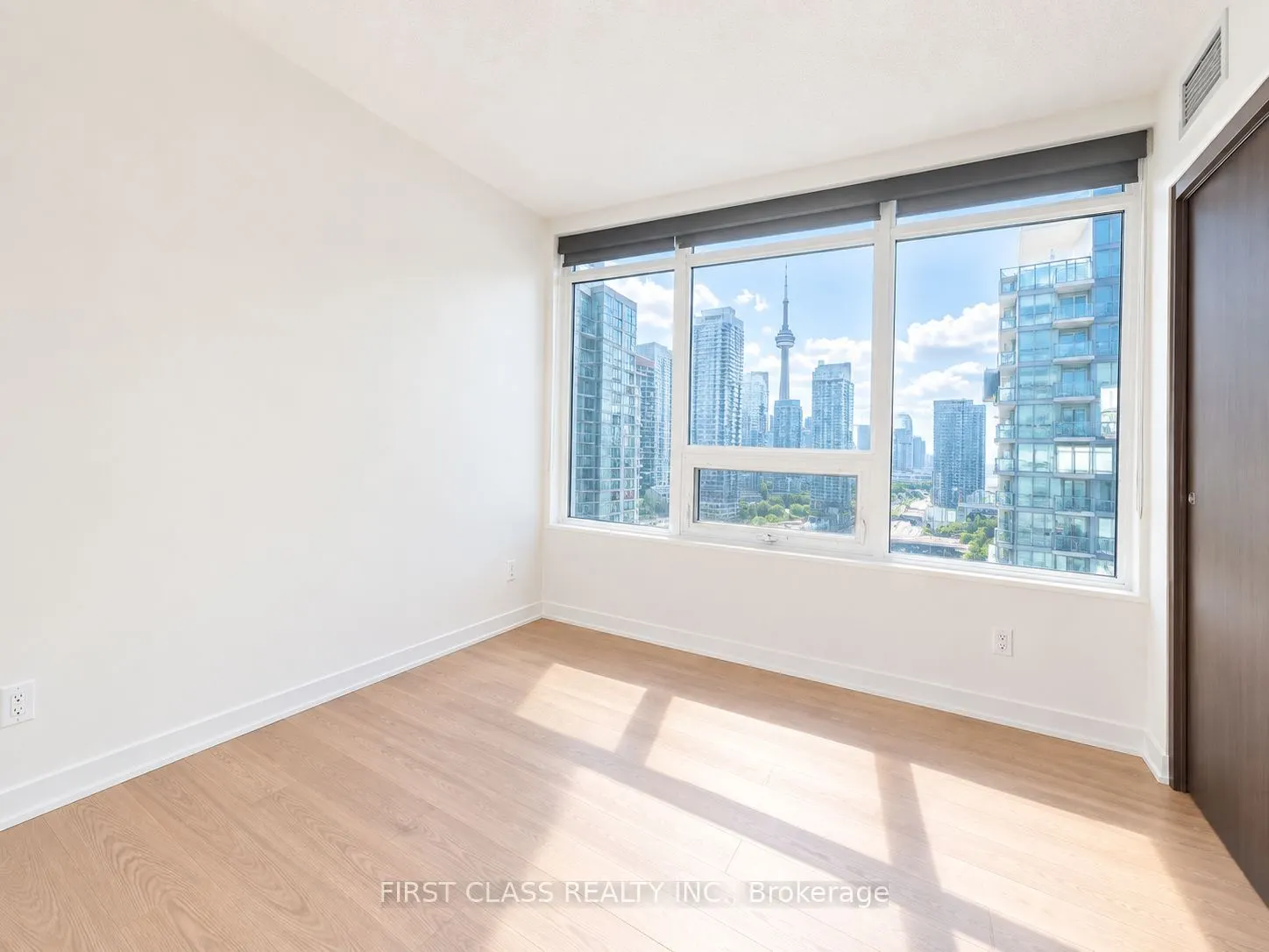 17 Bathurst Street #915