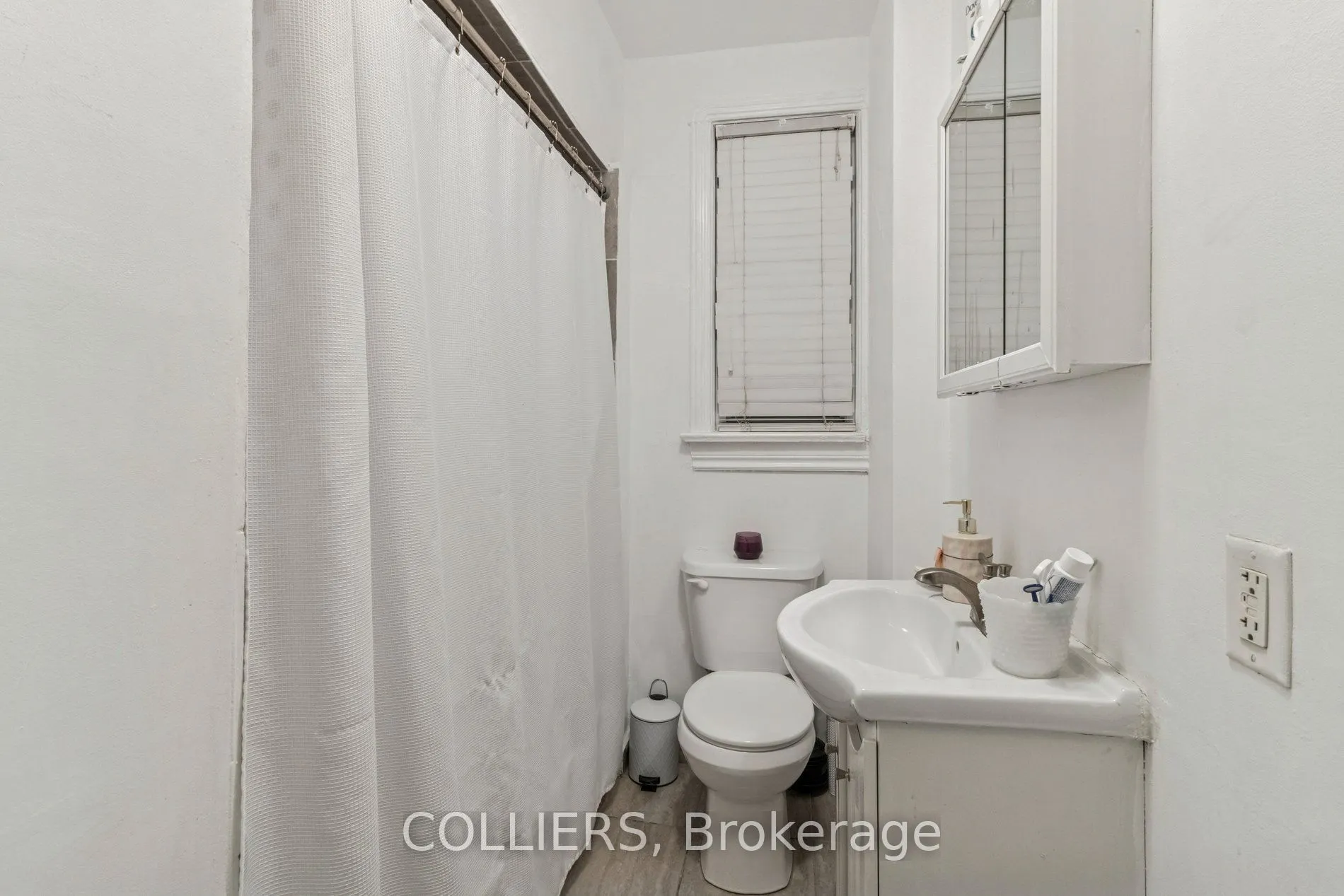1703/1705 Bathurst Street