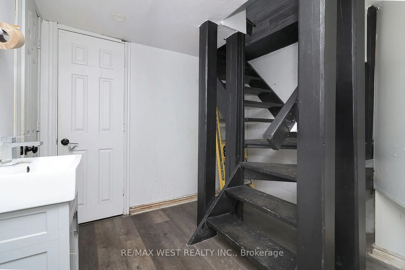3023 Bathurst Street