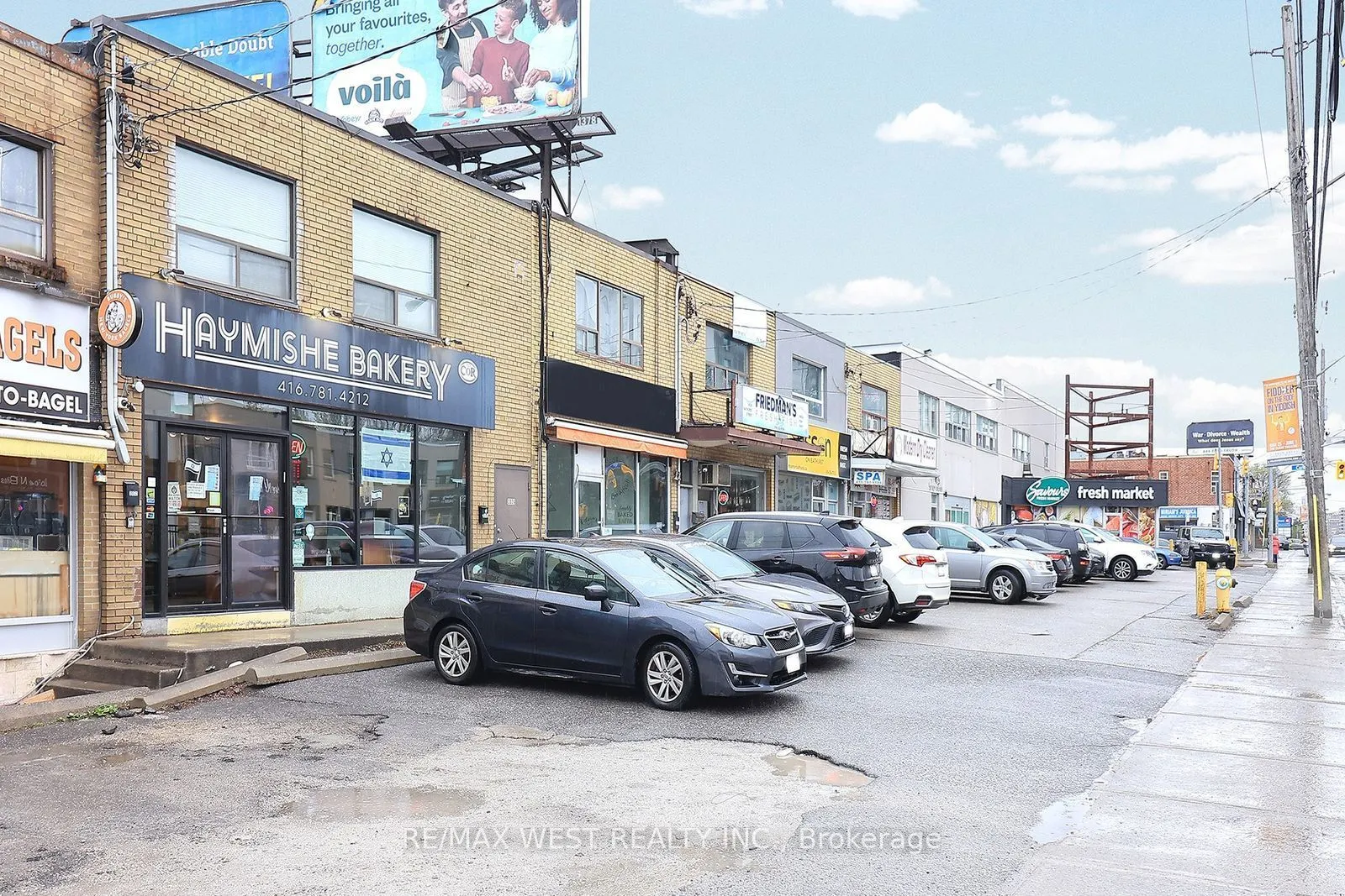 3023 Bathurst Street