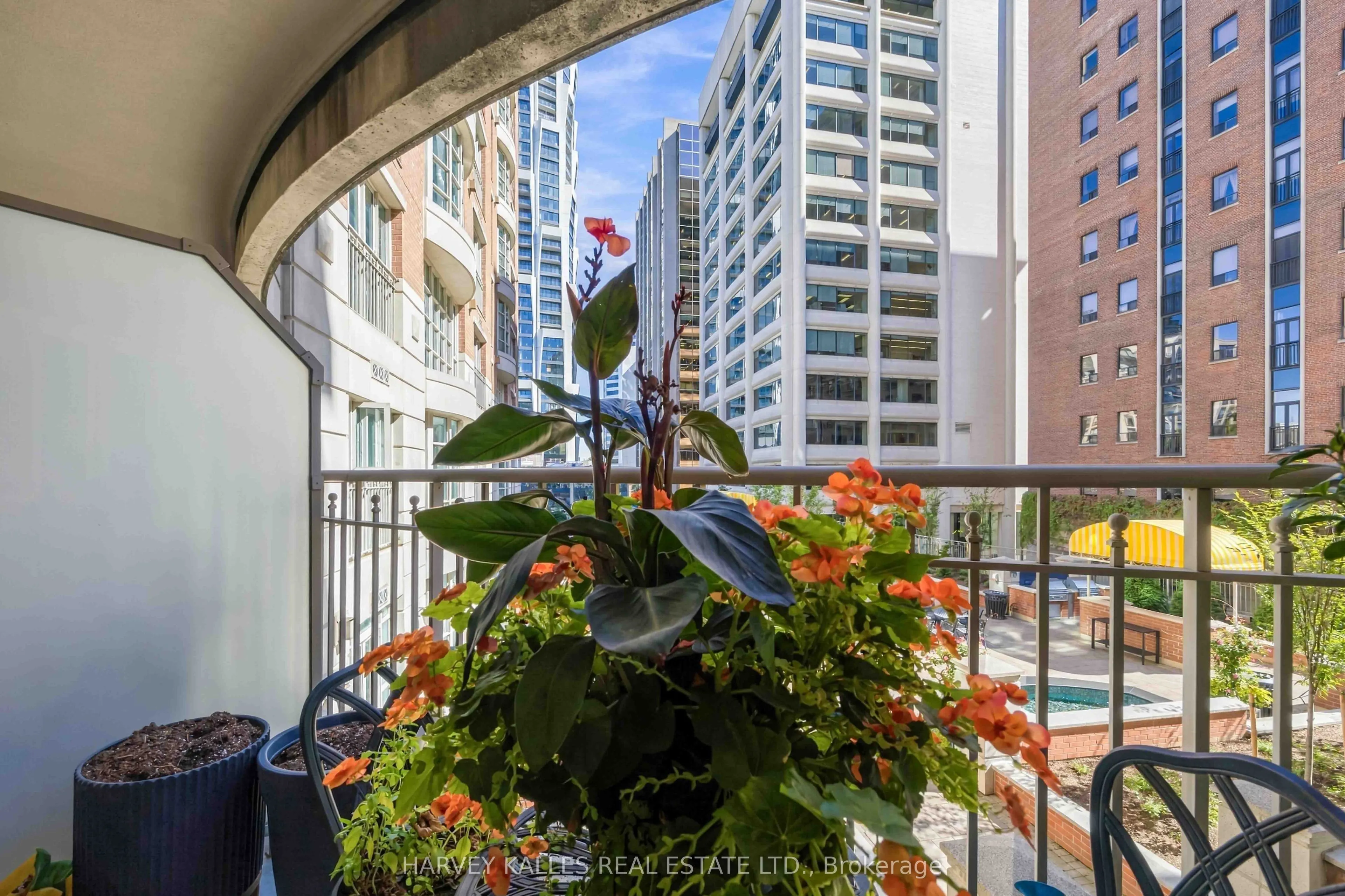 33 Delisle Avenue #201