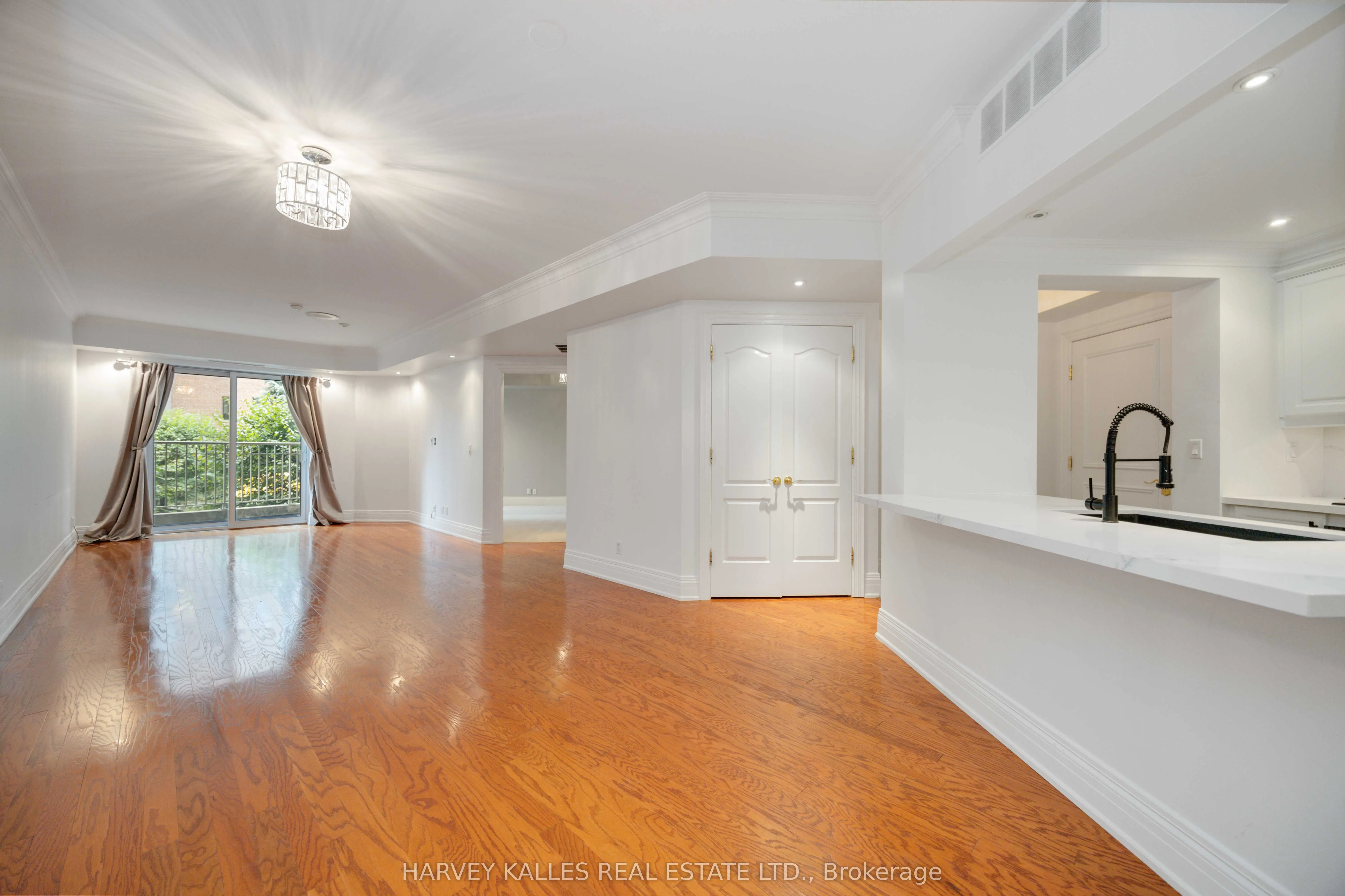 33 Delisle Avenue #201