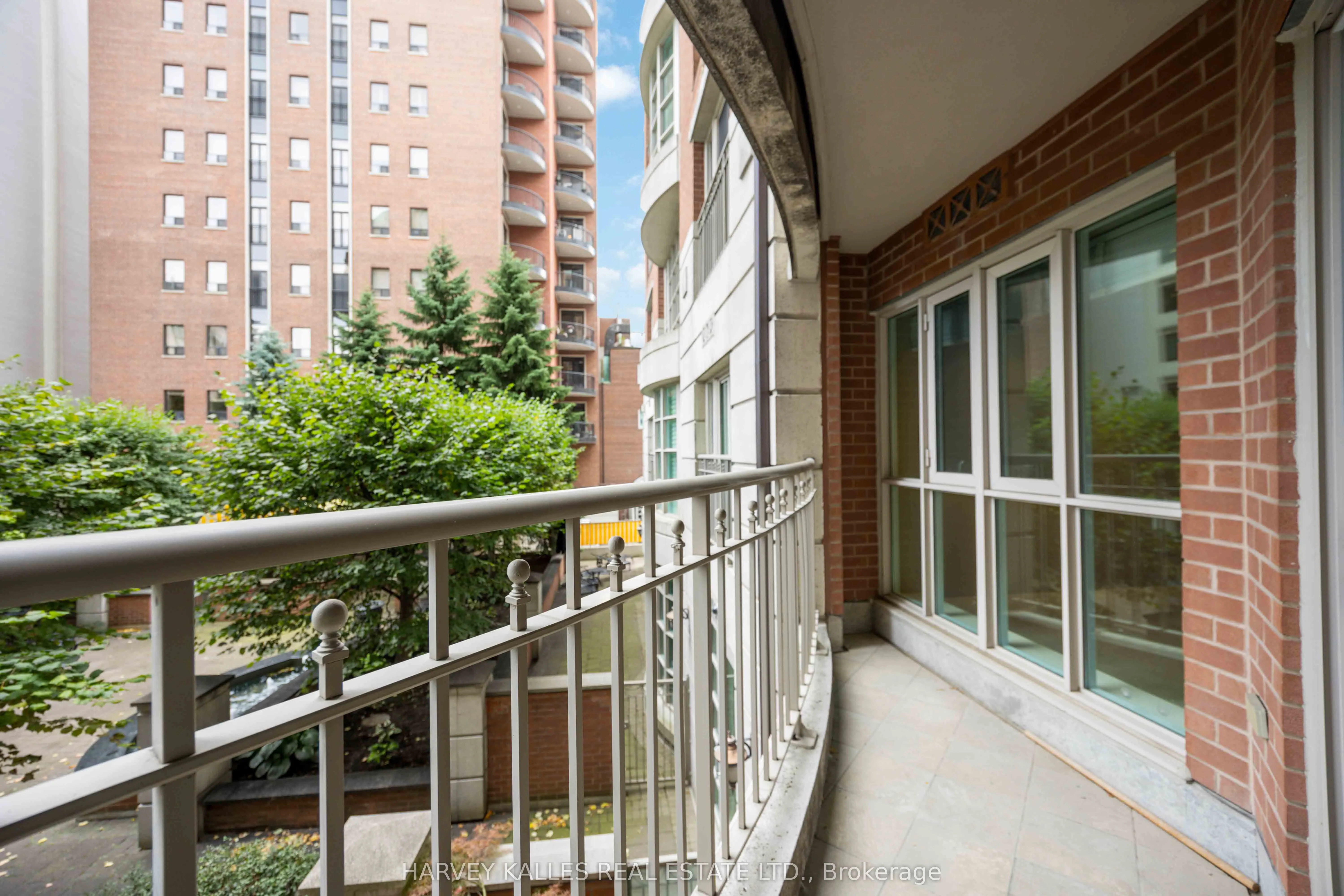 33 Delisle Avenue #201