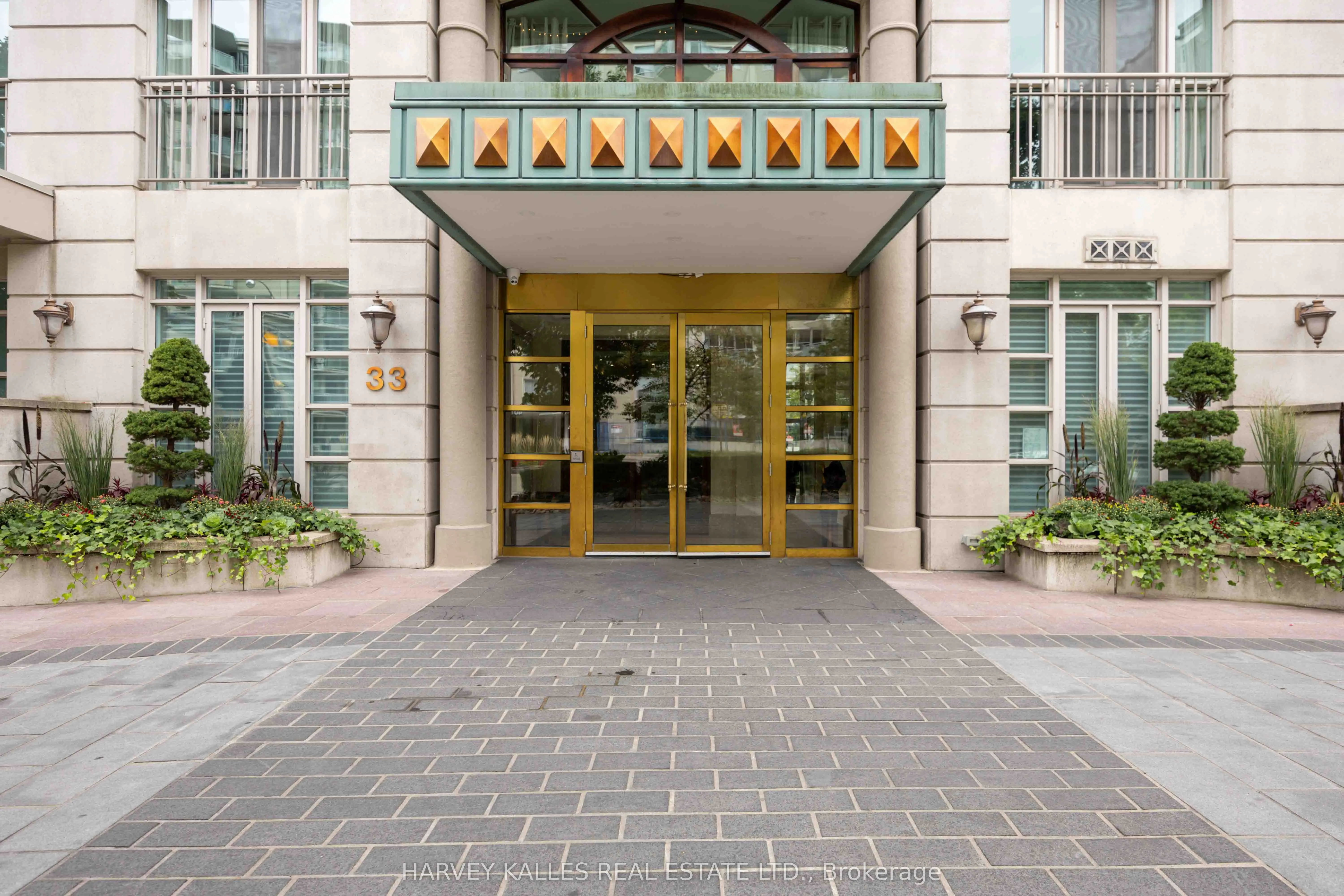 33 Delisle Avenue #201
