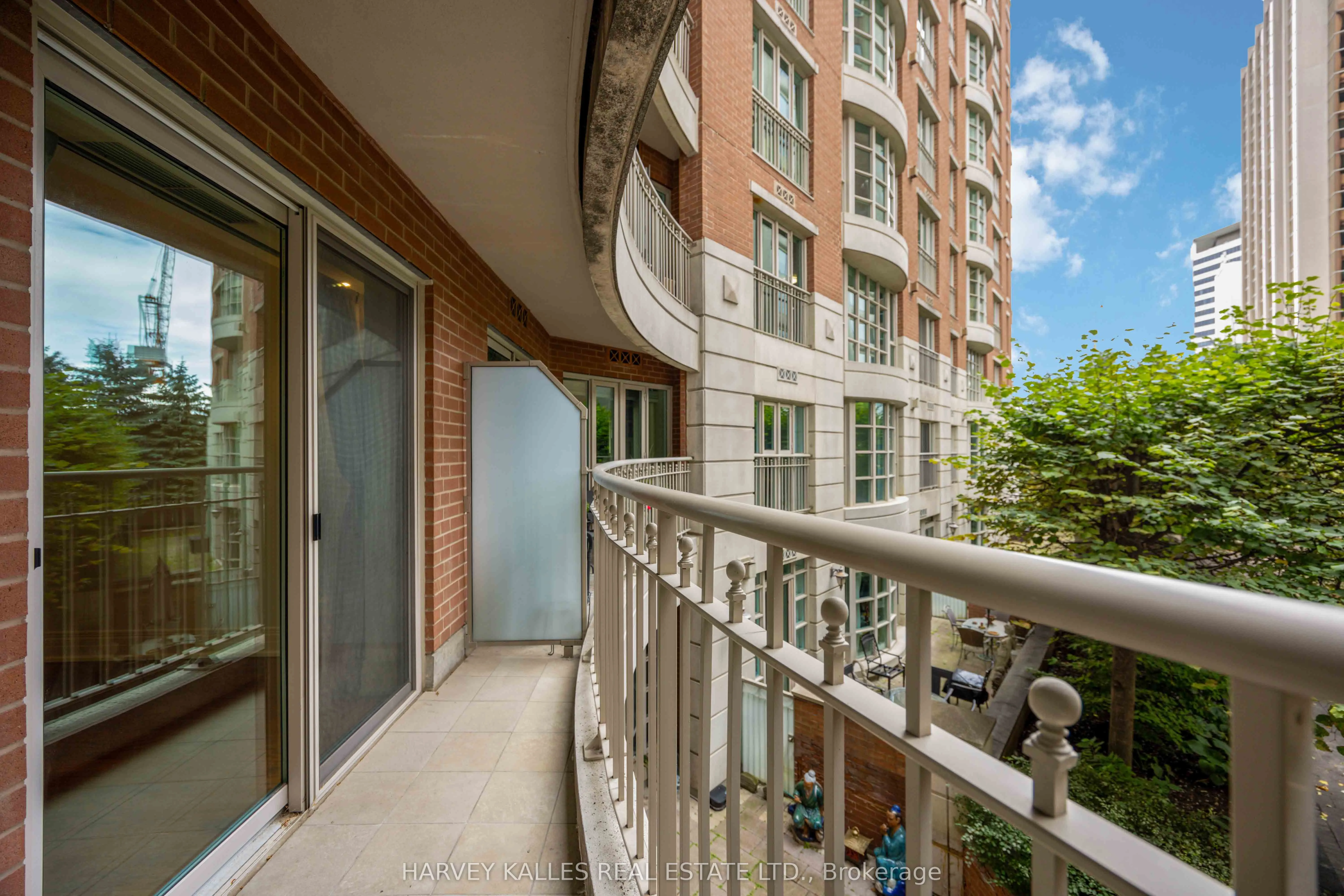 33 Delisle Avenue #201