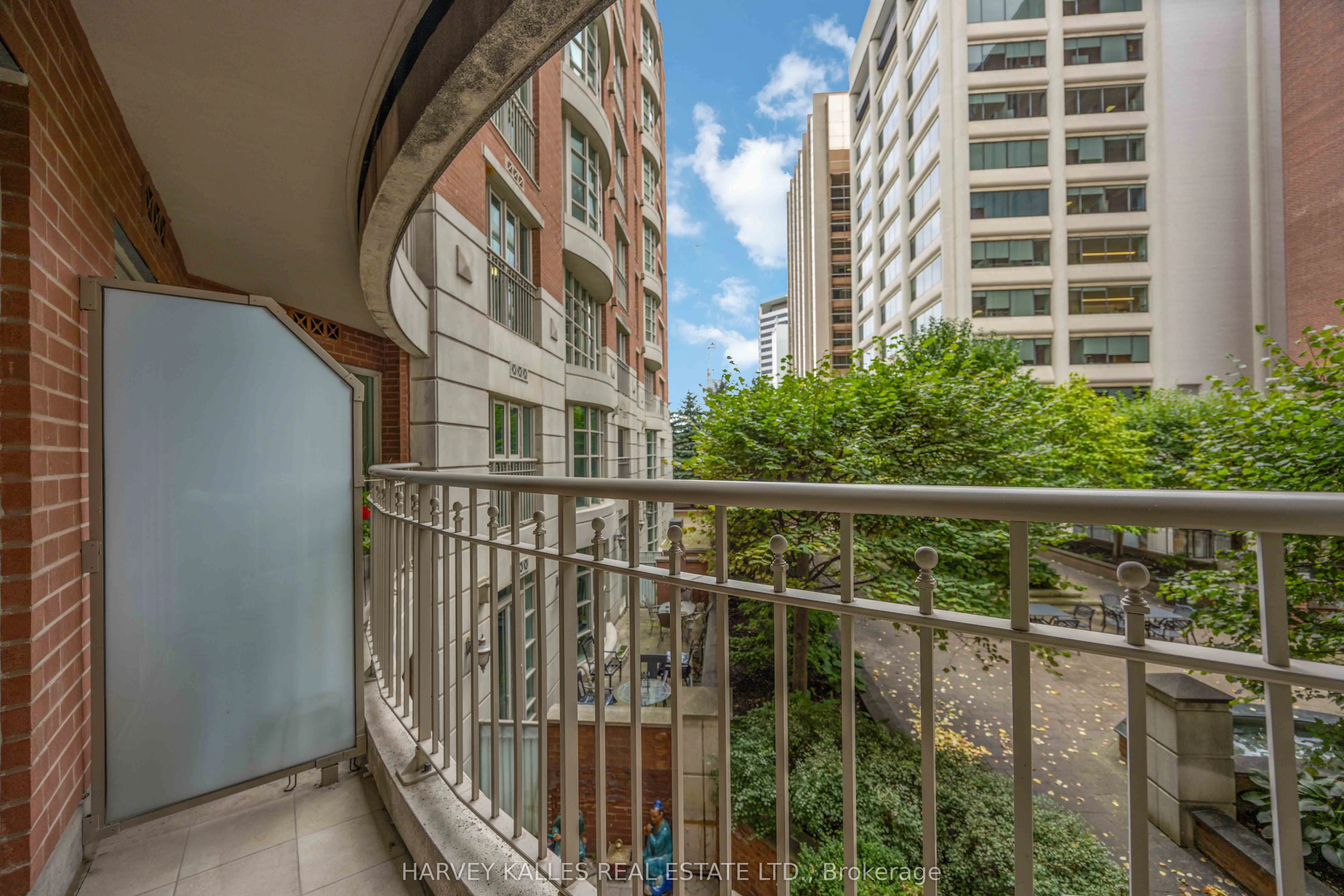 33 Delisle Avenue #201