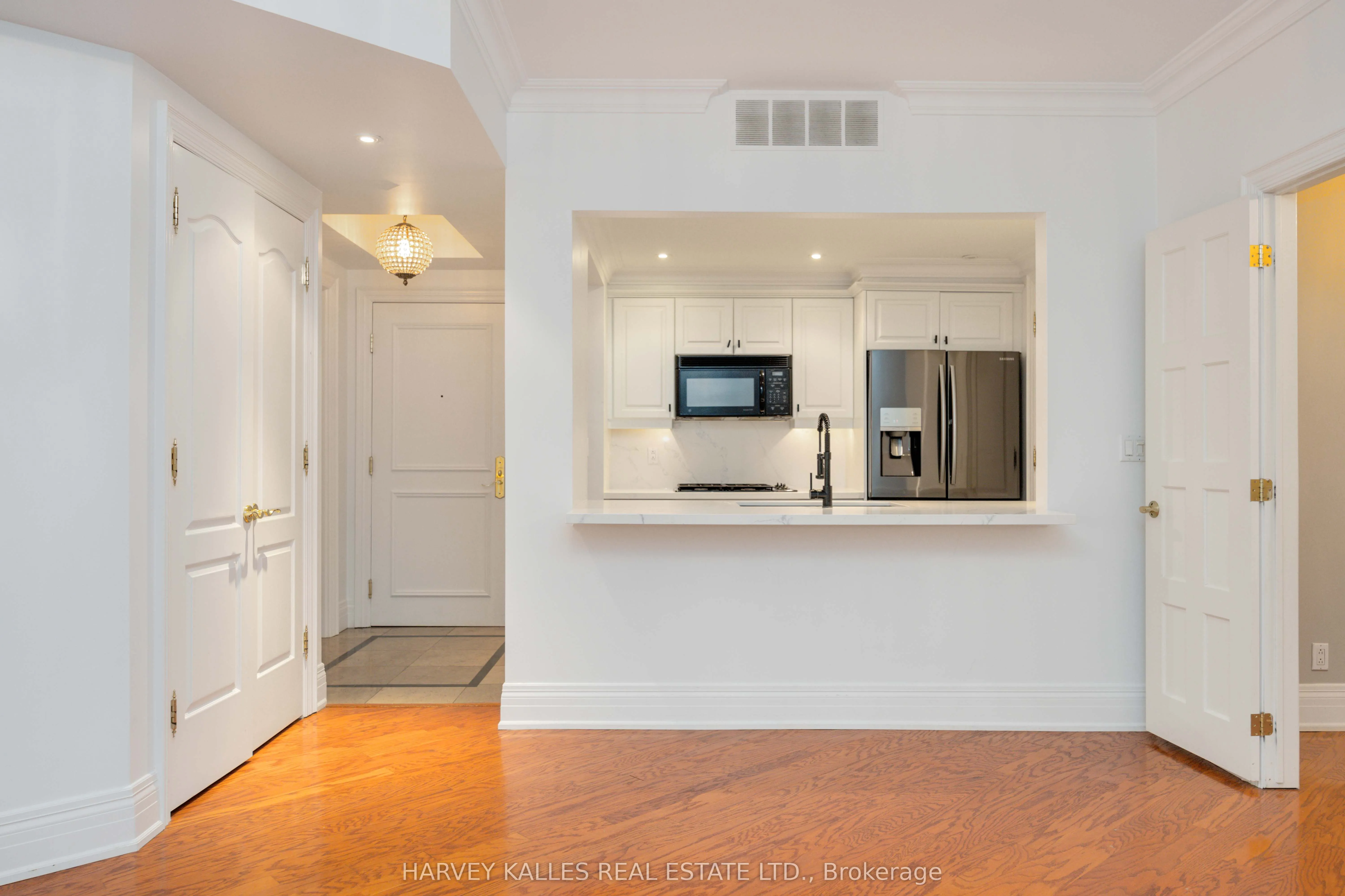 33 Delisle Avenue #201