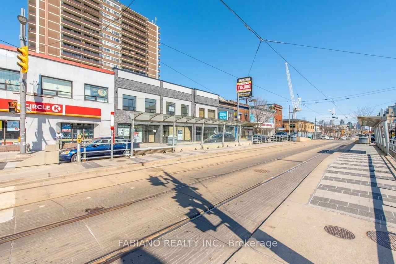 944 St Clair Avenue W