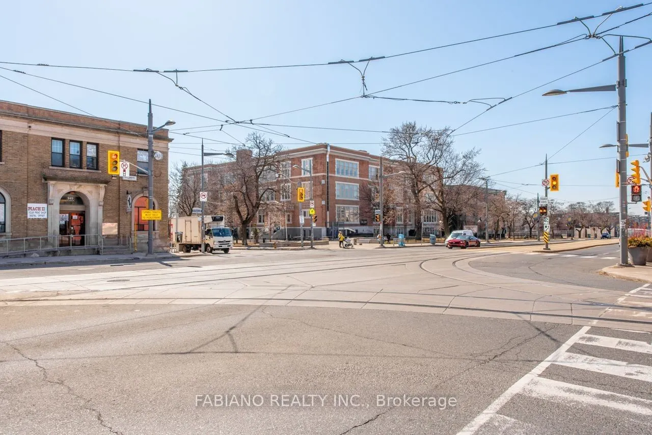 944 St Clair Avenue W