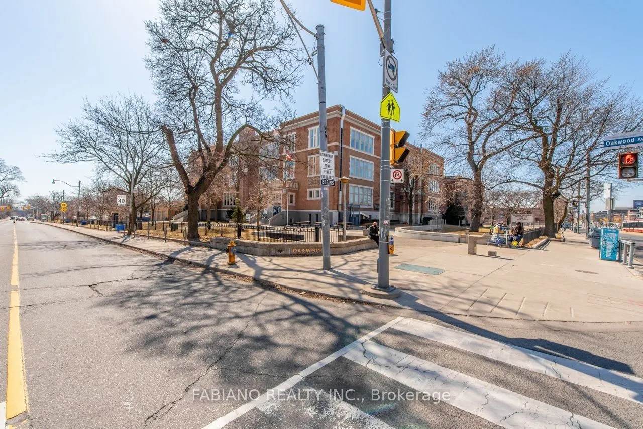 944 St Clair Avenue W
