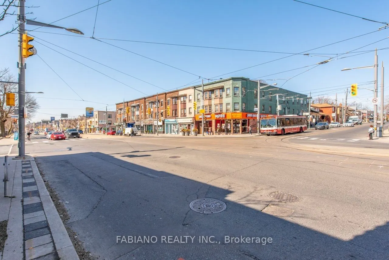 944 St Clair Avenue W