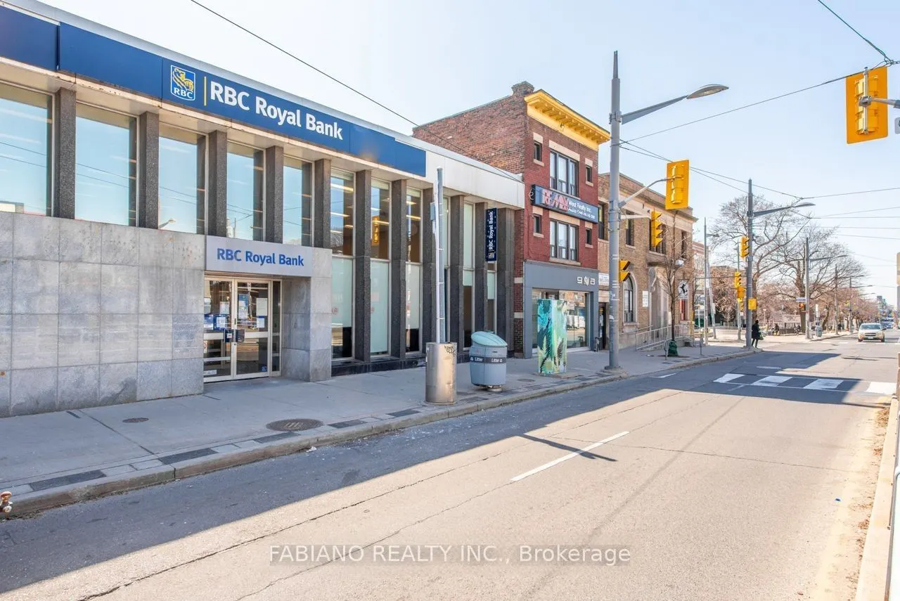 944 St Clair Avenue W