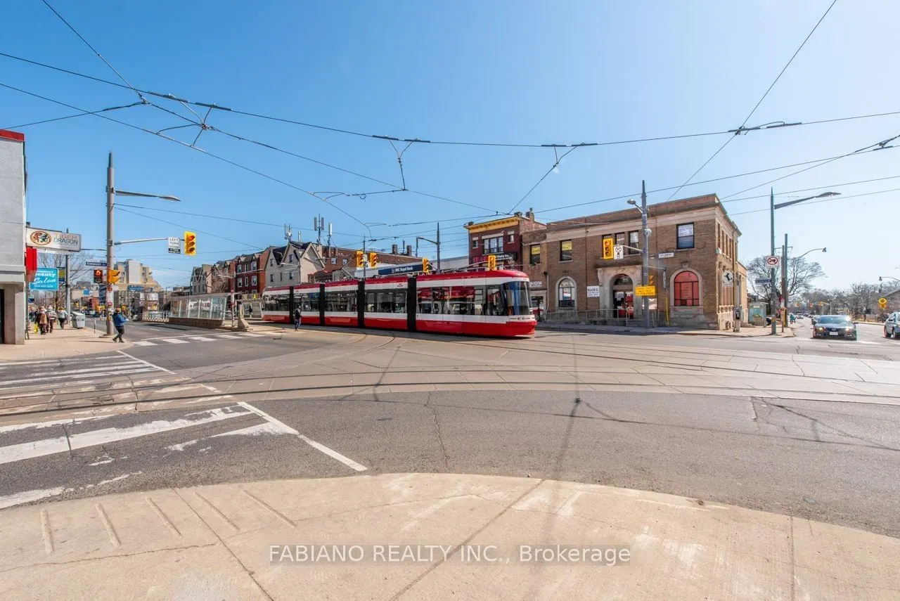 944 St Clair Avenue W