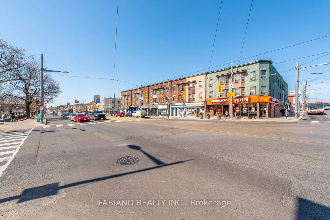 944 St Clair Avenue W