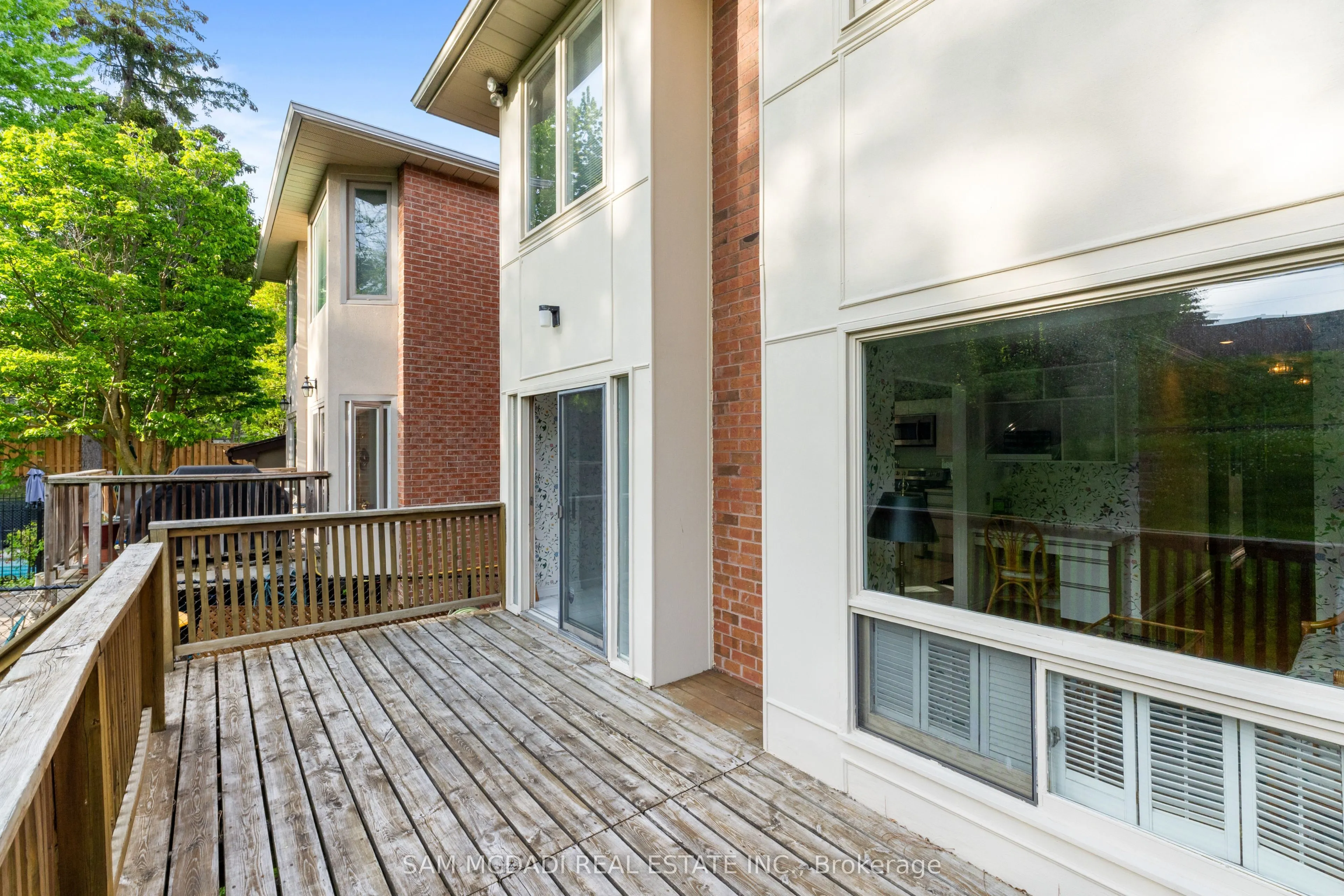 690 Oriole Parkway