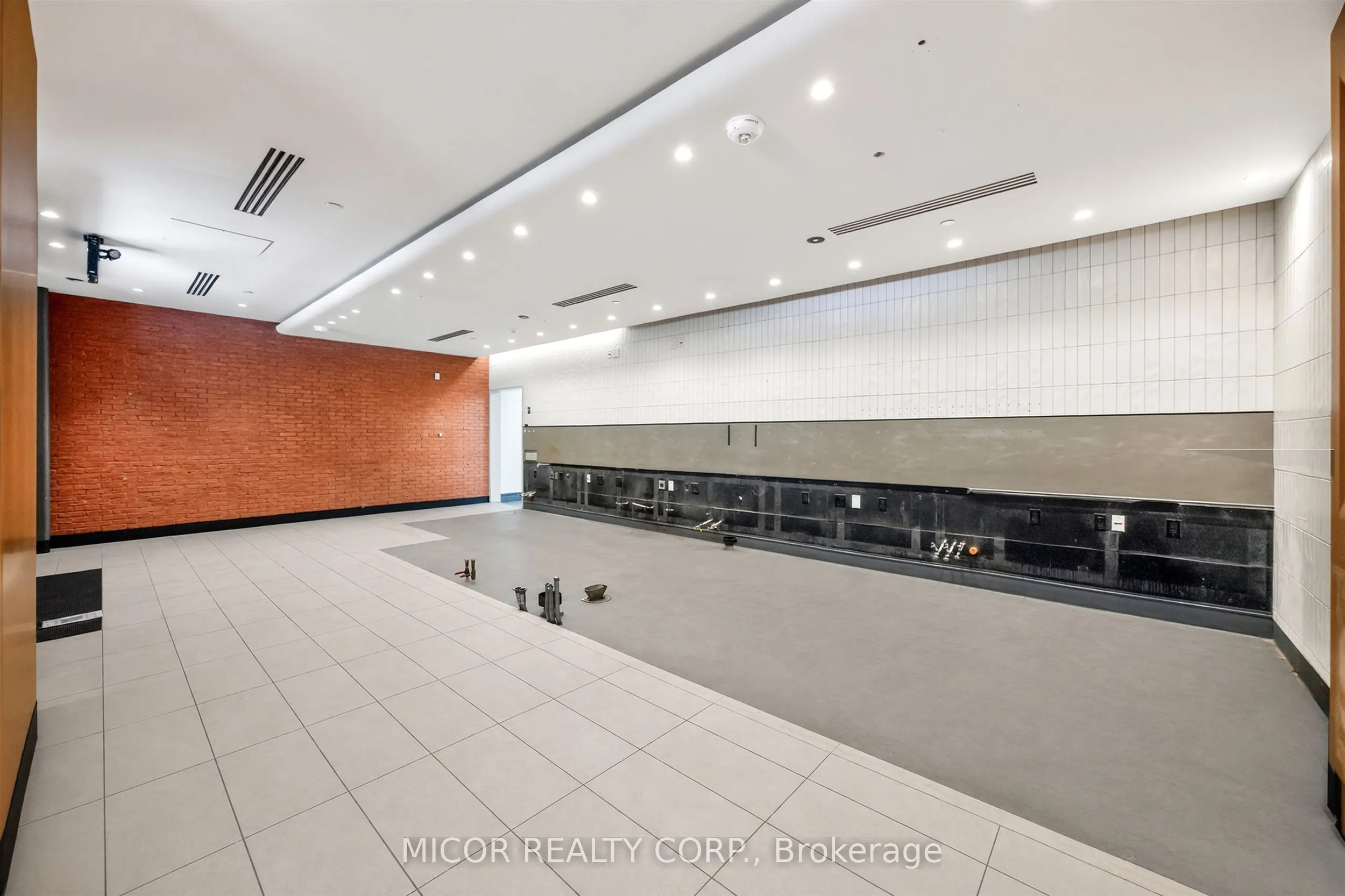 1 Yorkville Avenue #105-106