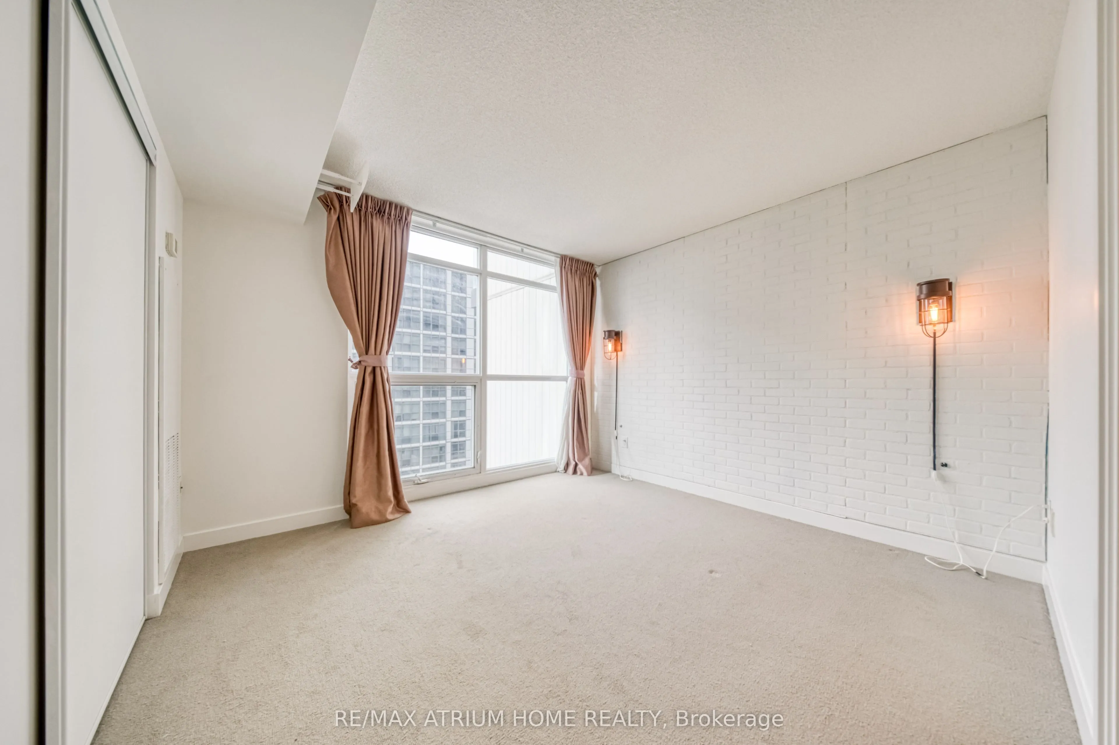 29 Singer Court #1502