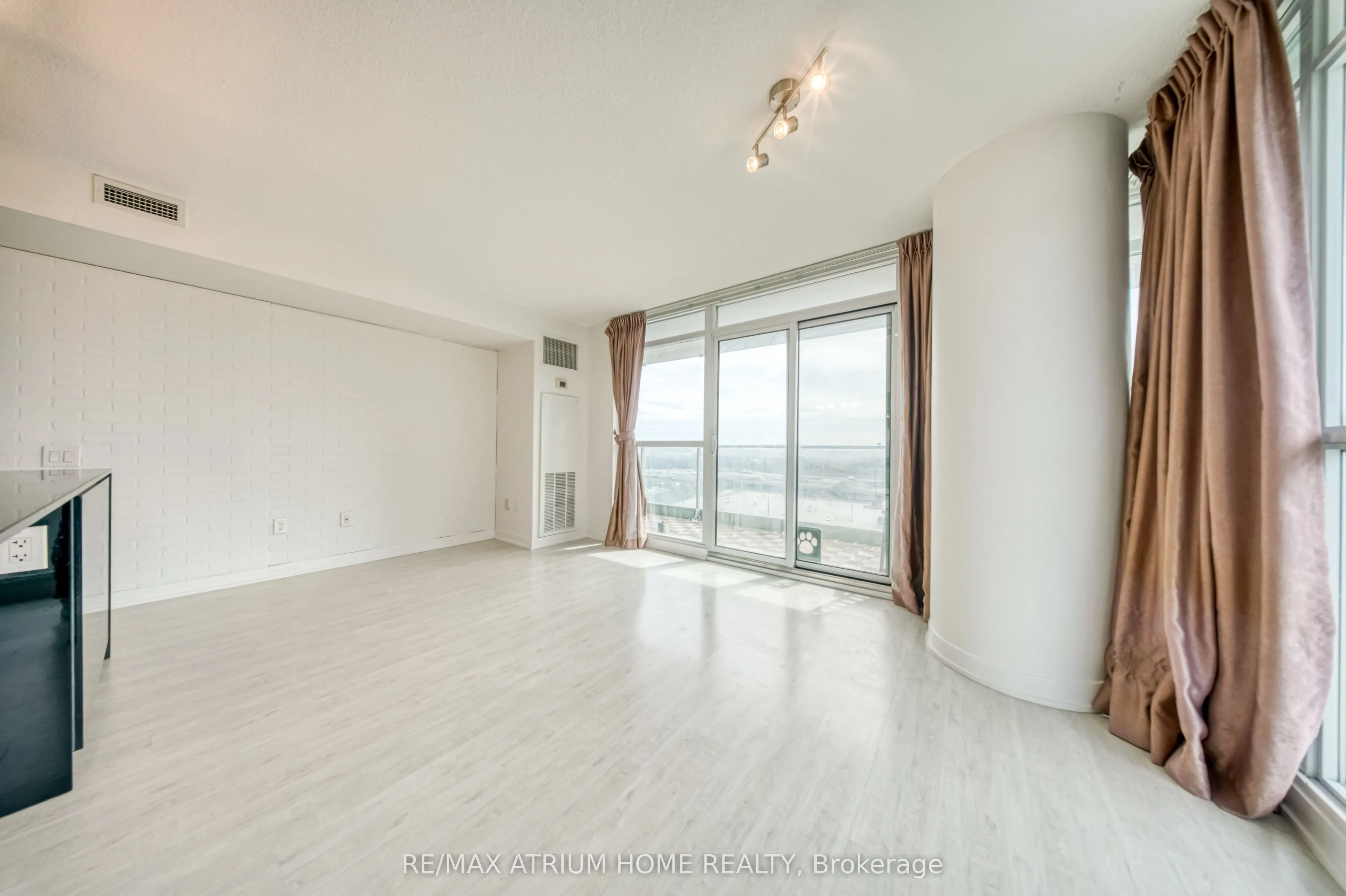 29 Singer Court #1502