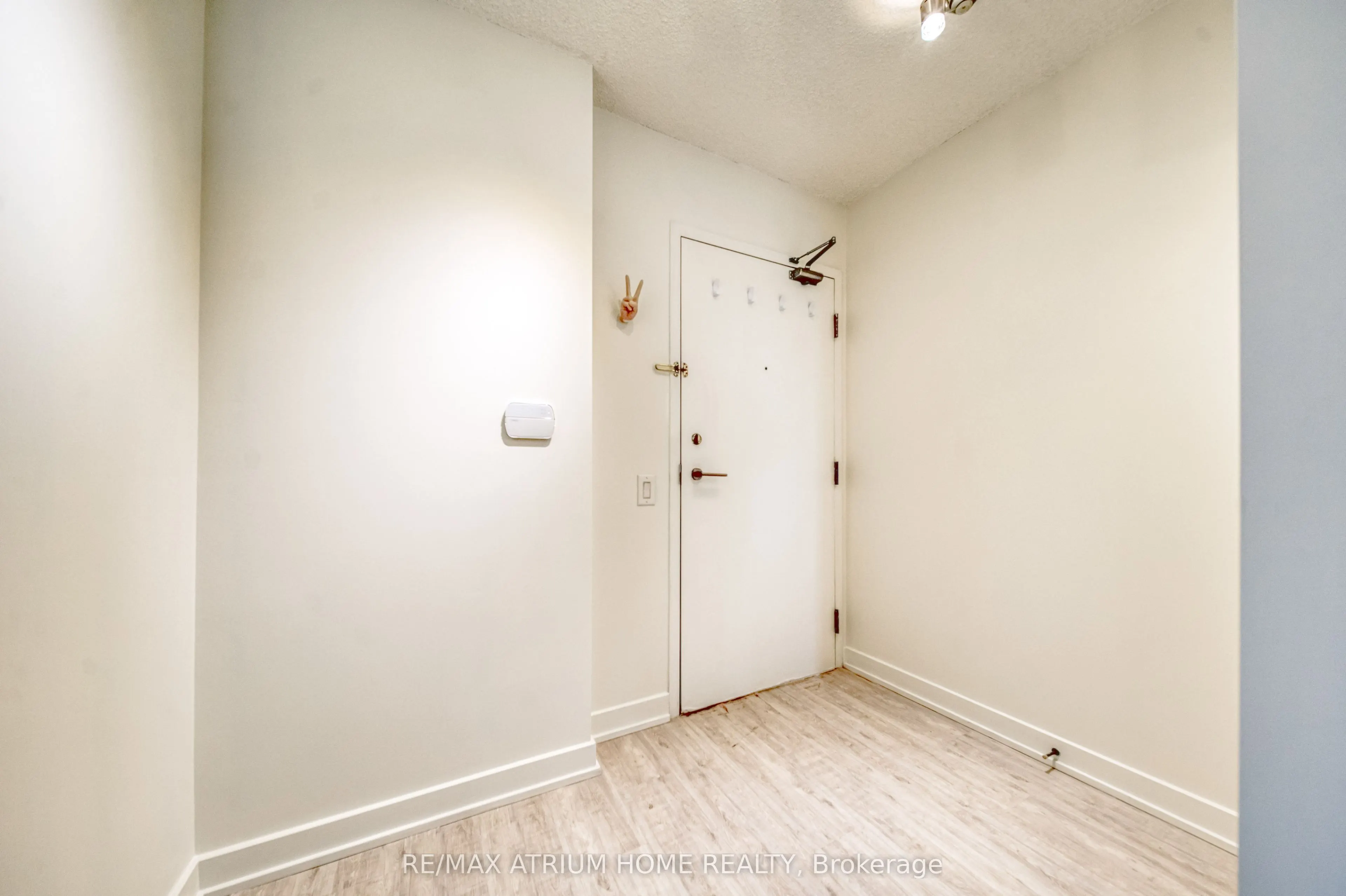 29 Singer Court #1502