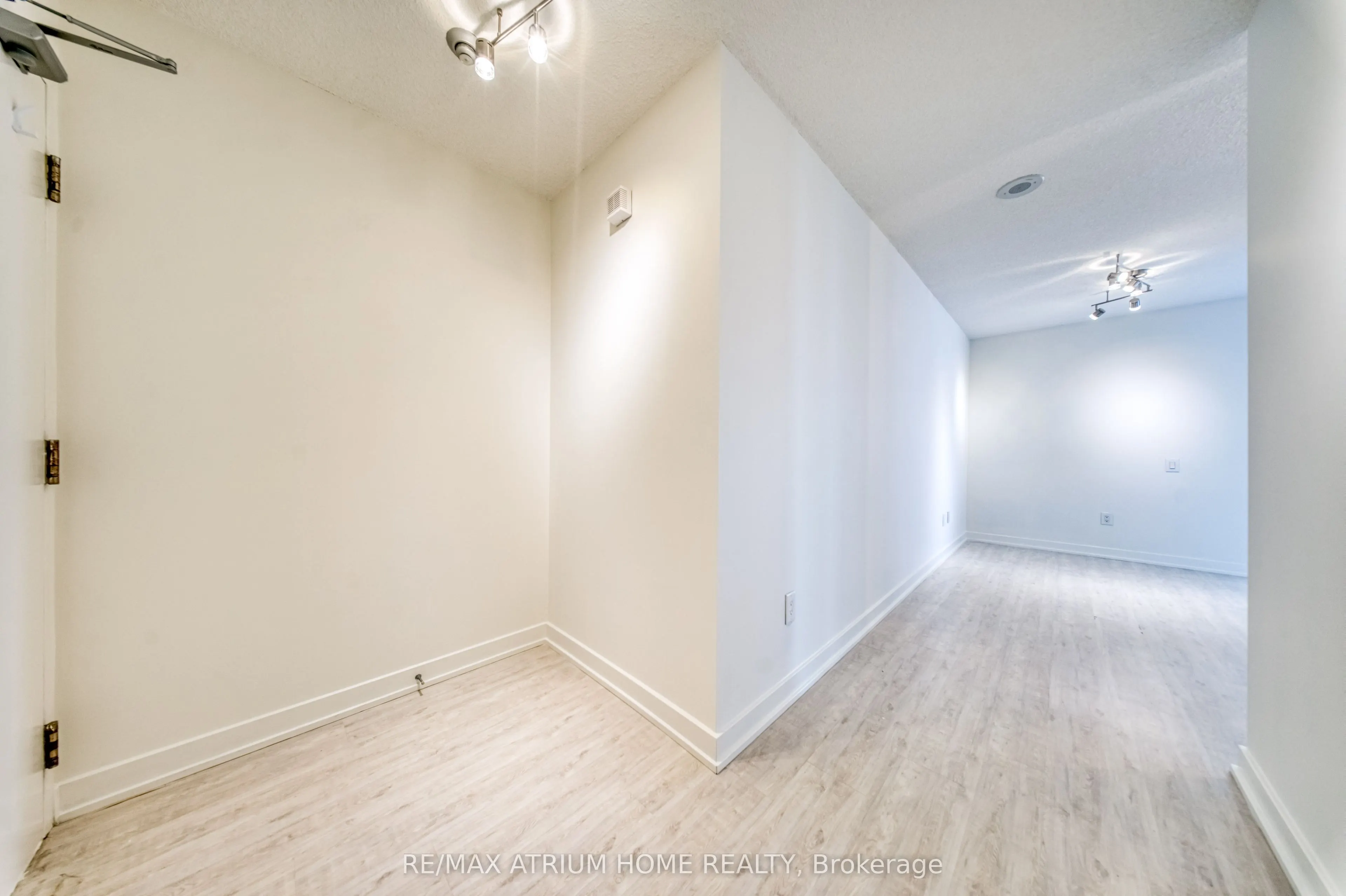29 Singer Court #1502