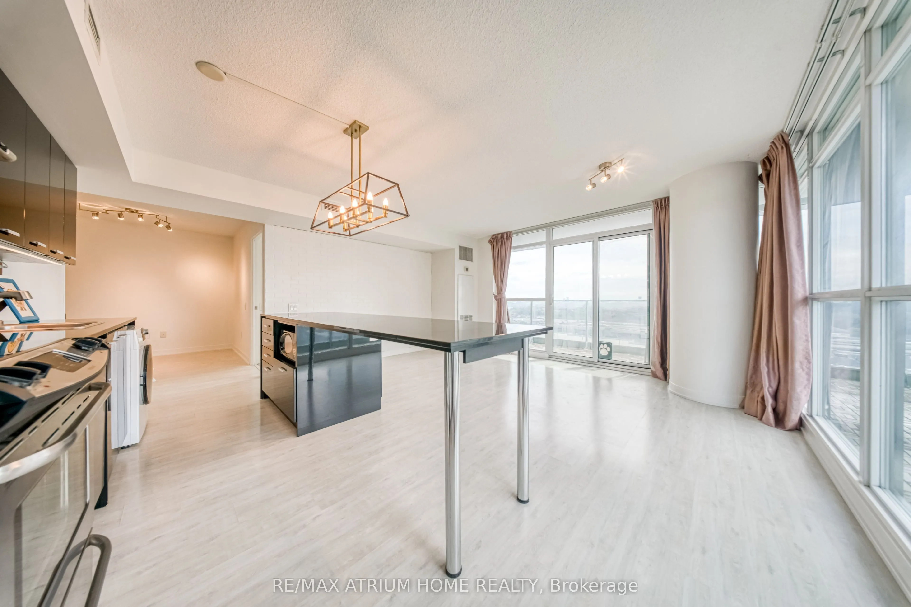 29 Singer Court #1502