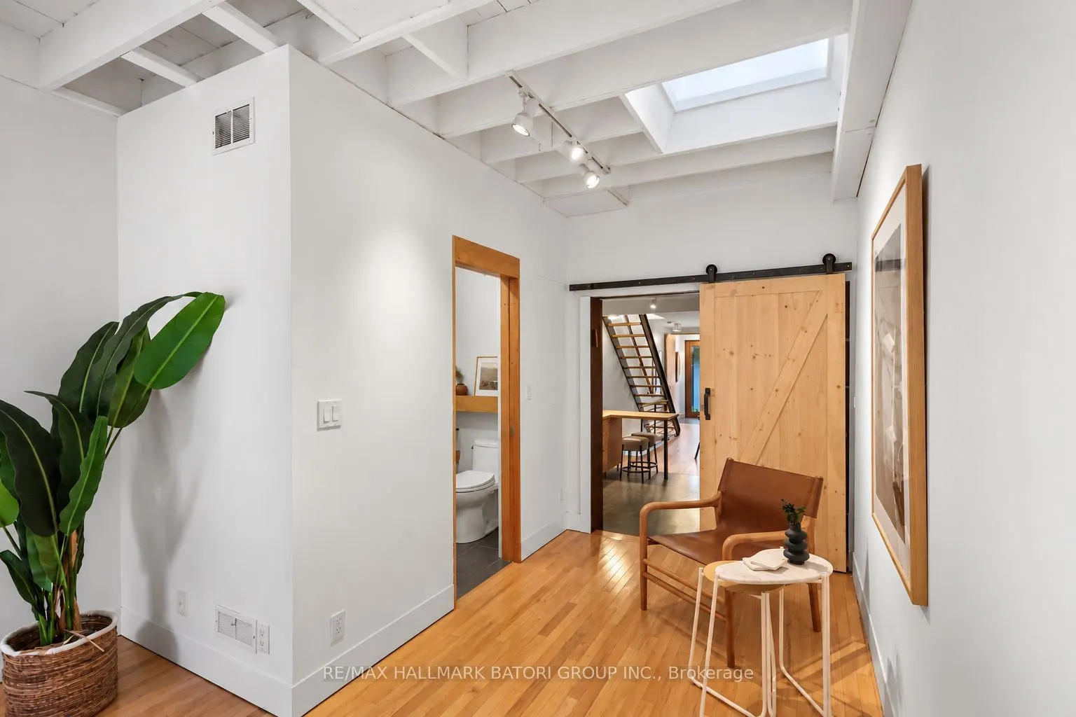 652 Richmond Street W