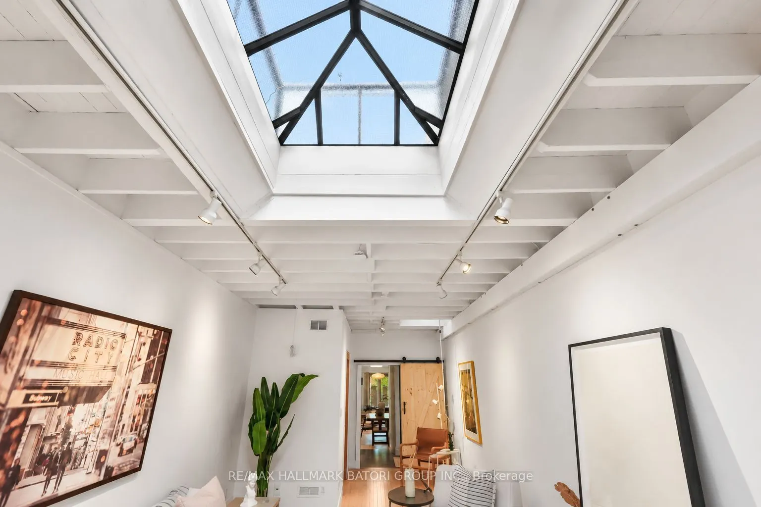 652 Richmond Street W
