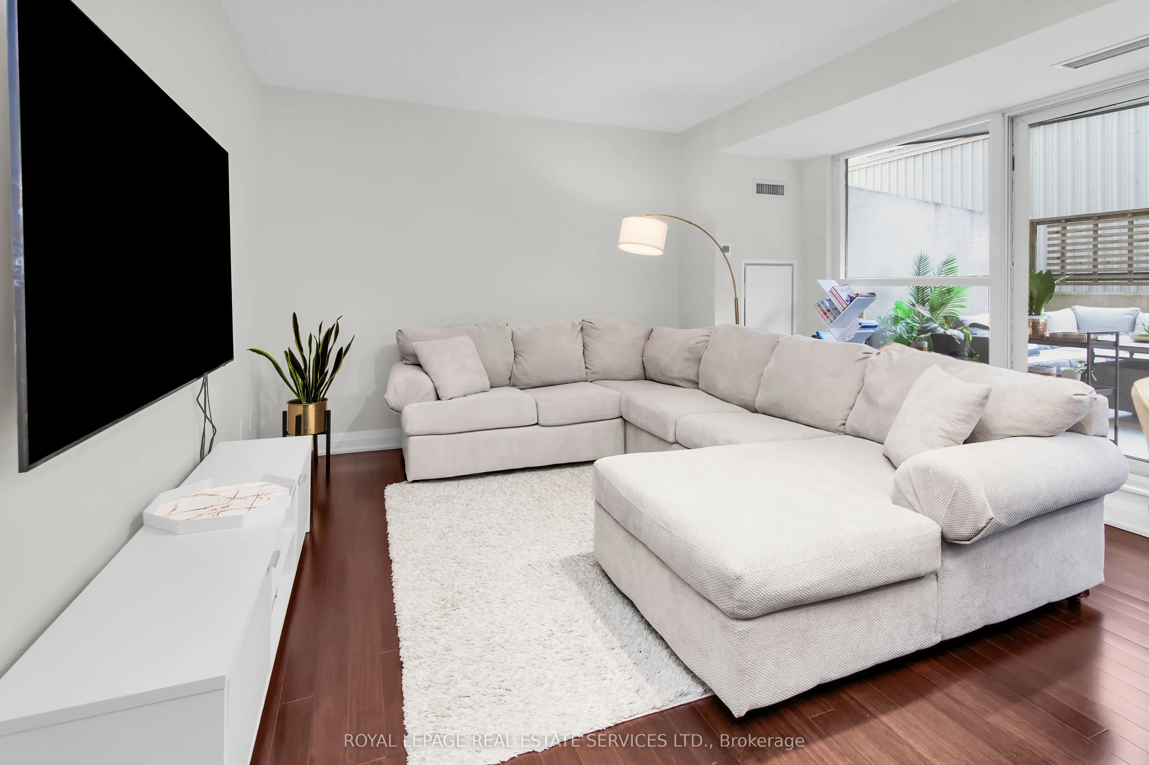1430 Yonge Street #207