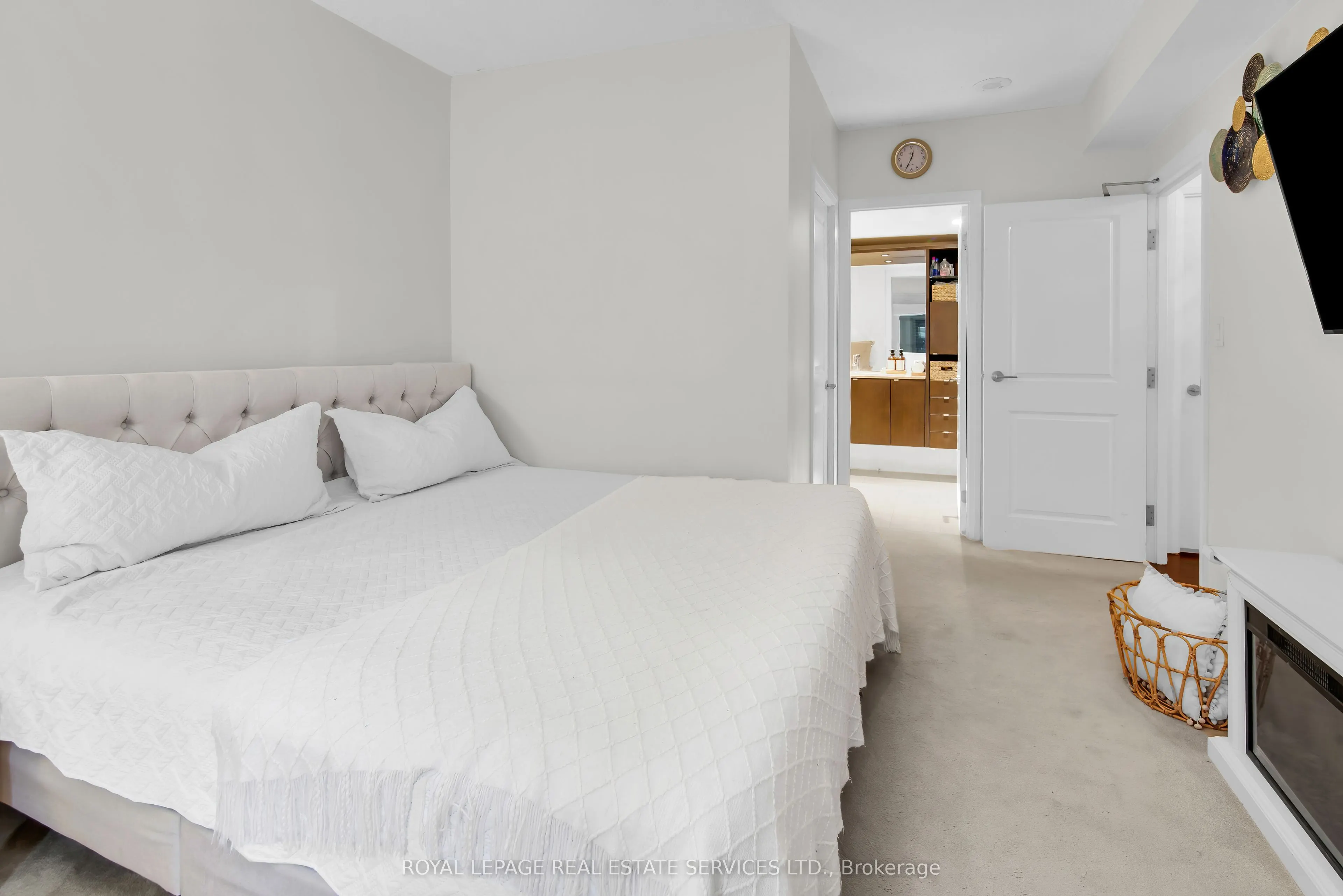 1430 Yonge Street #207