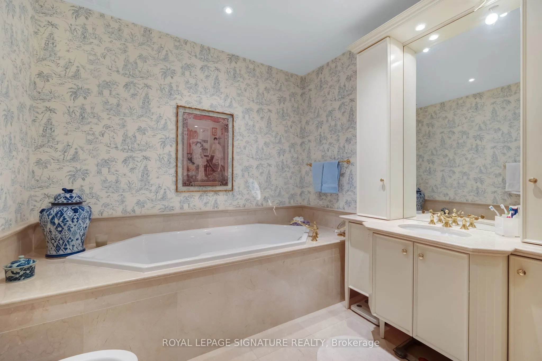 33 Delisle Avenue #1004