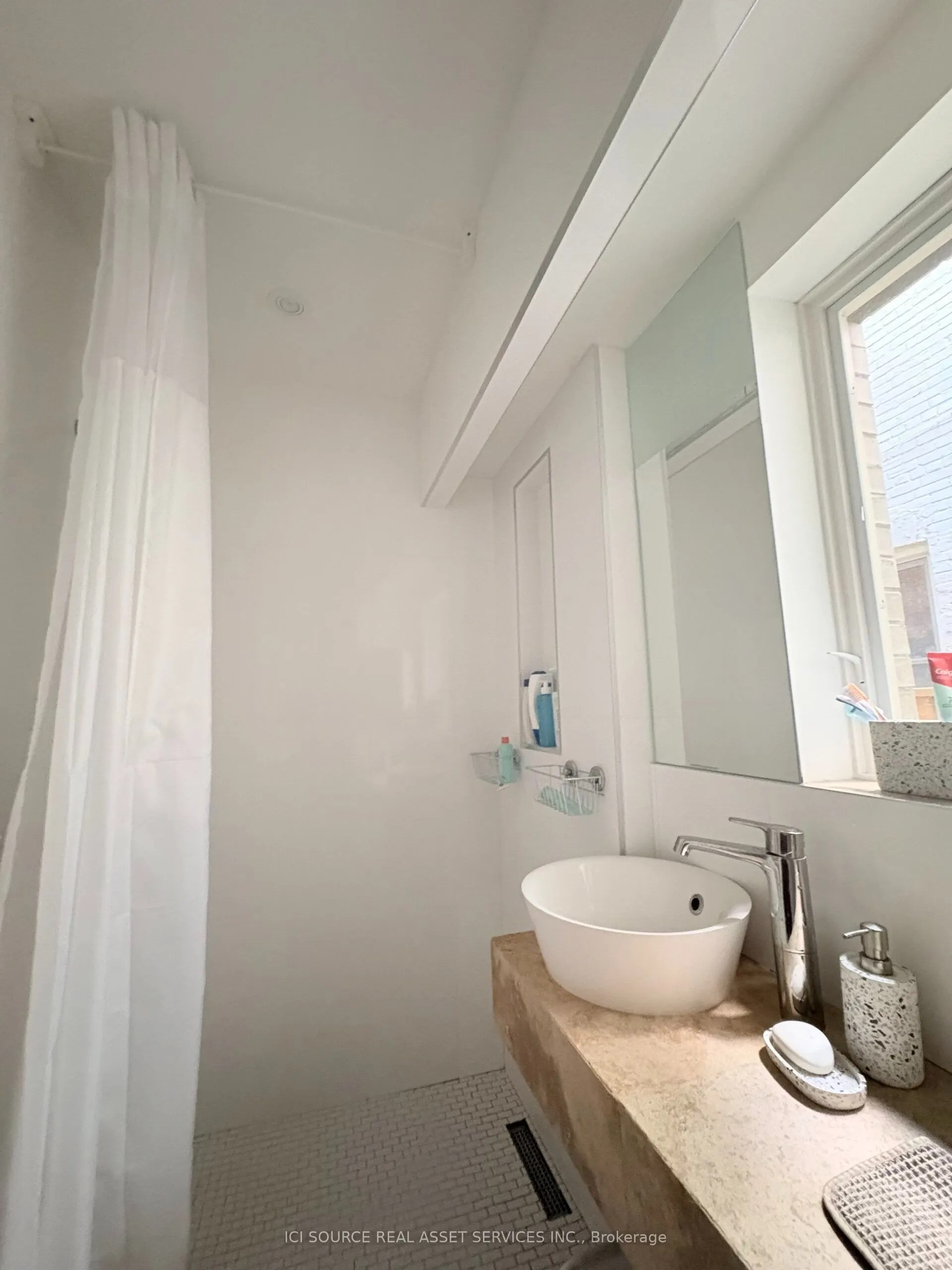 60 Beverley Street #2