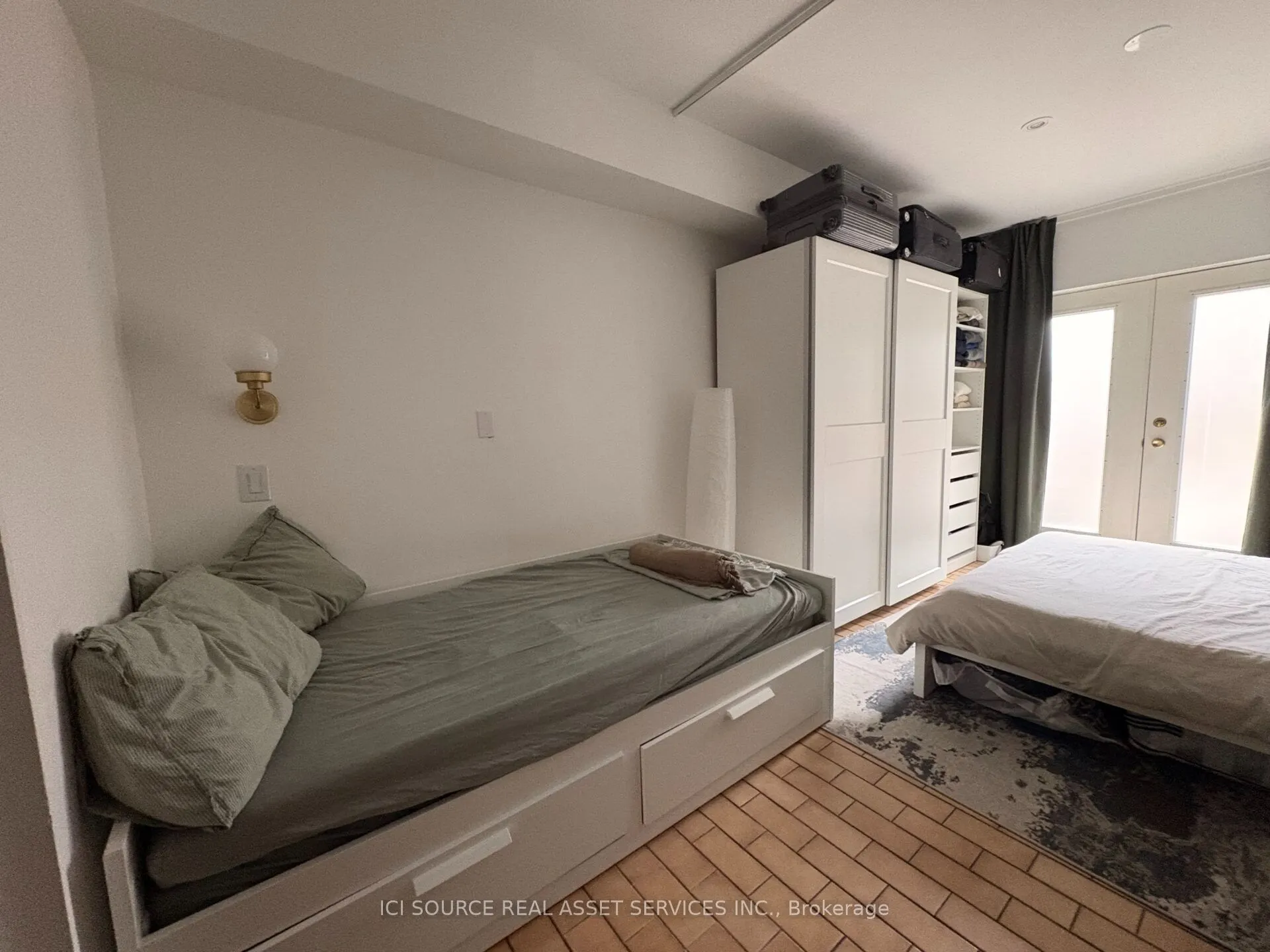 60 Beverley Street #2