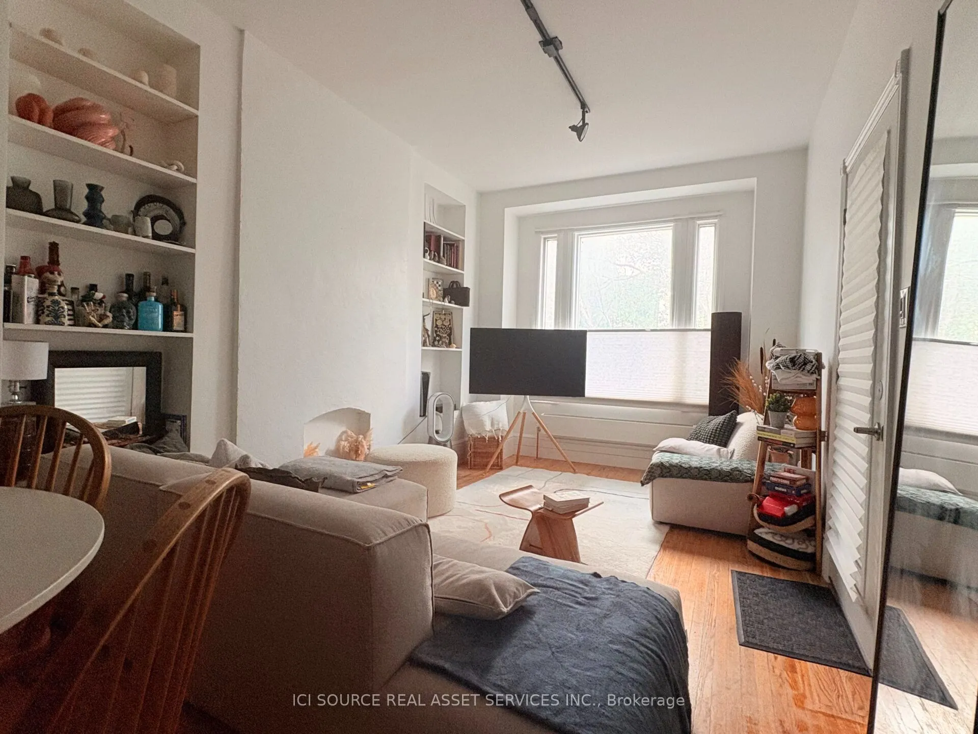 60 Beverley Street #2