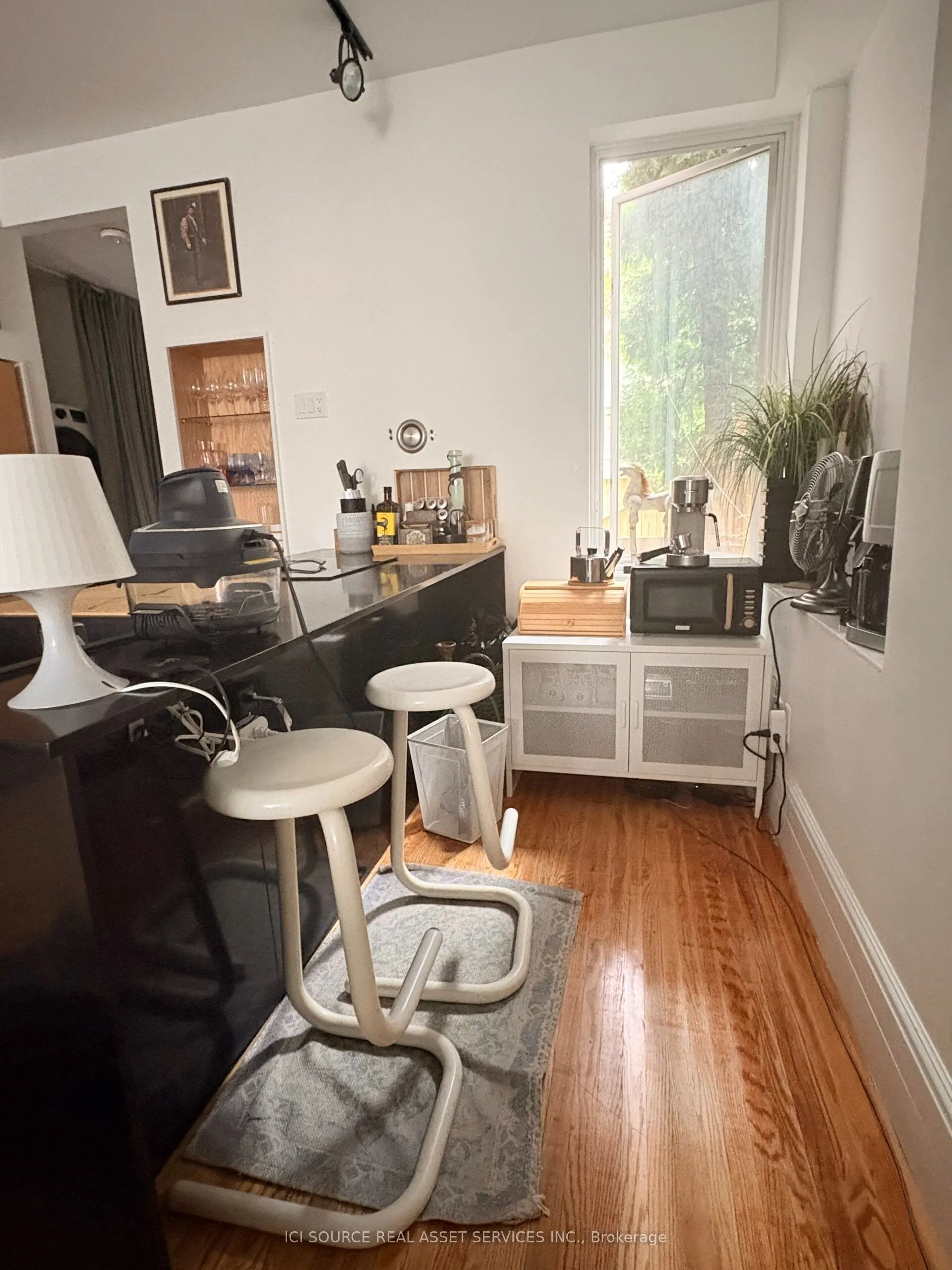 60 Beverley Street #2