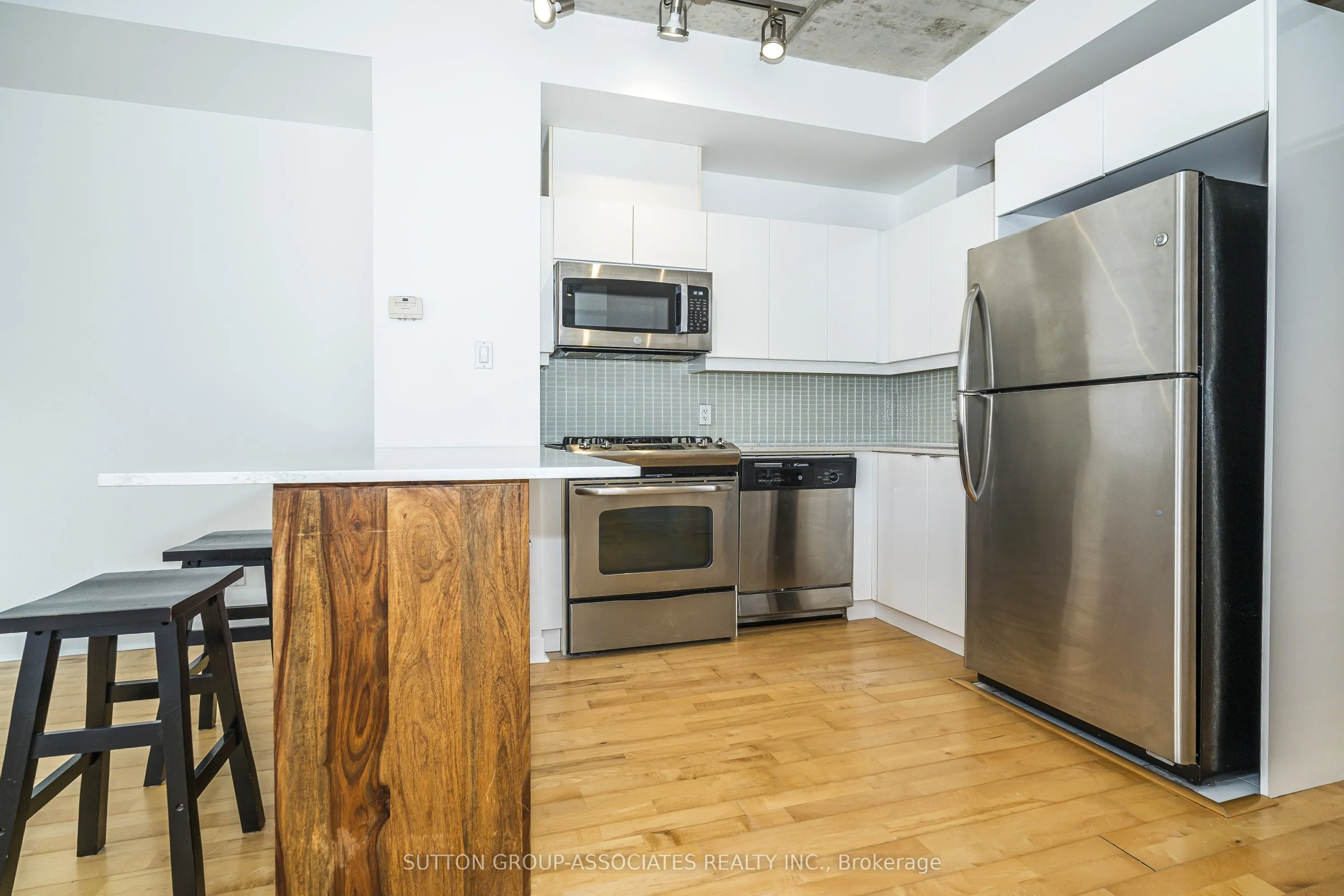 127 Queen Street E #405