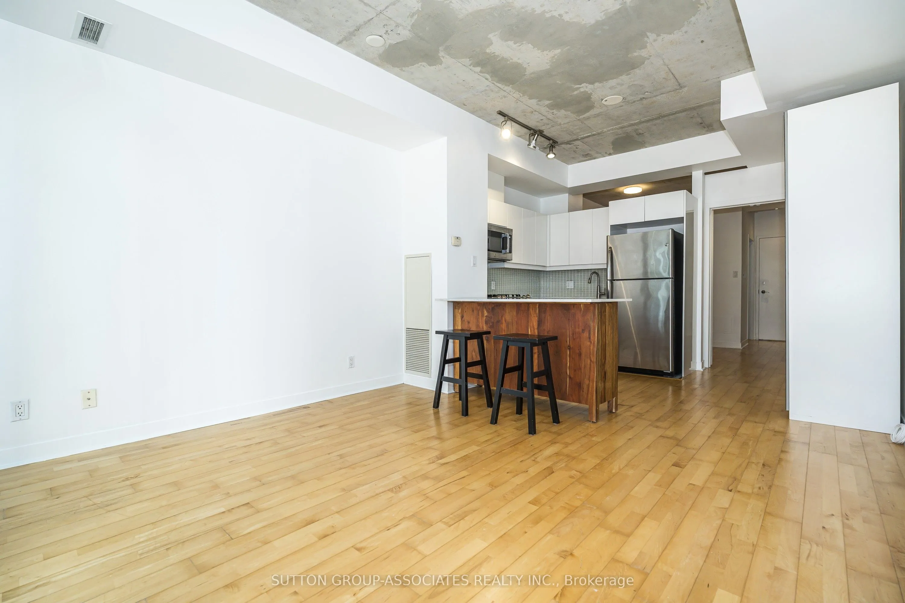 127 Queen Street E #405