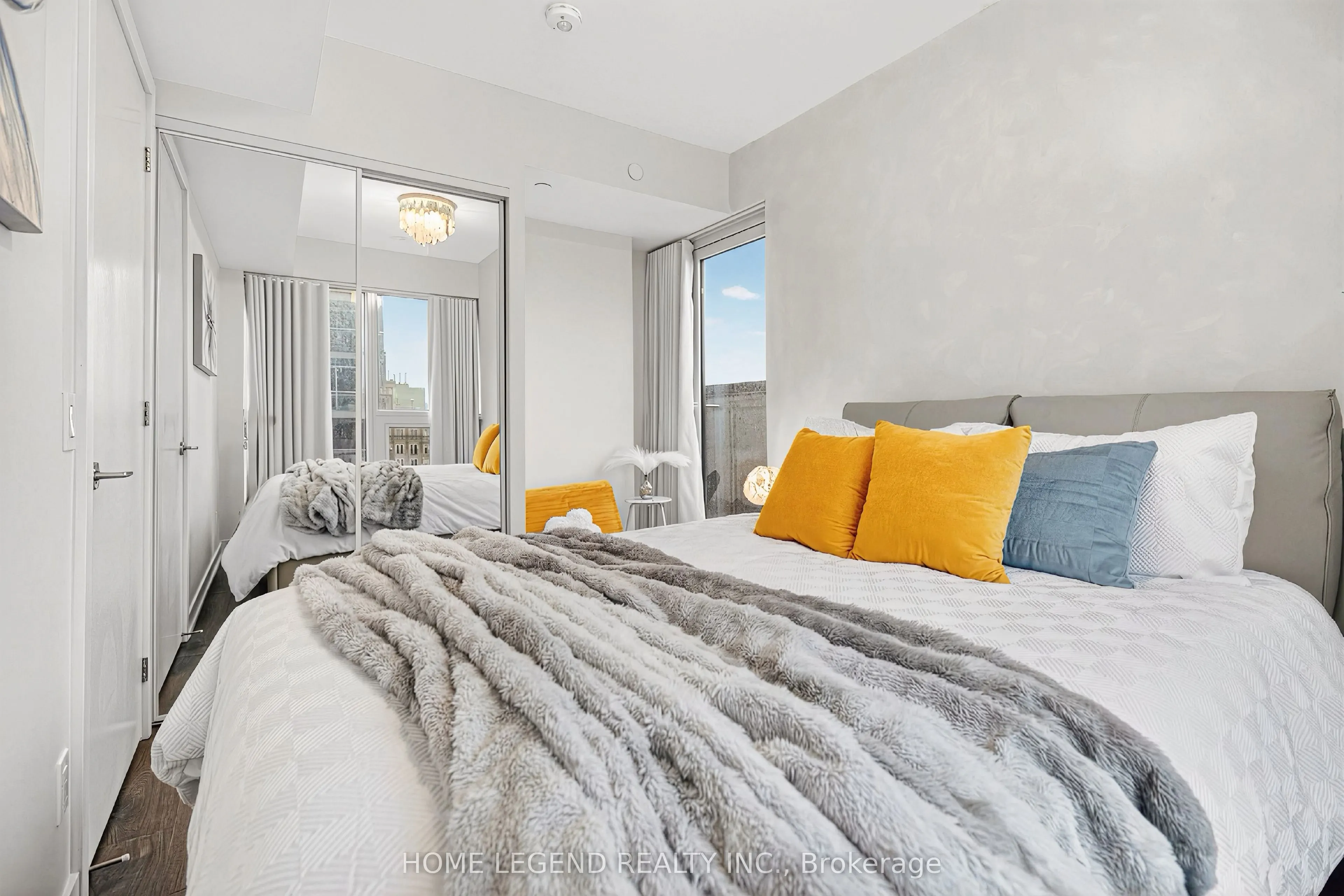 100 Queen Street E #1106