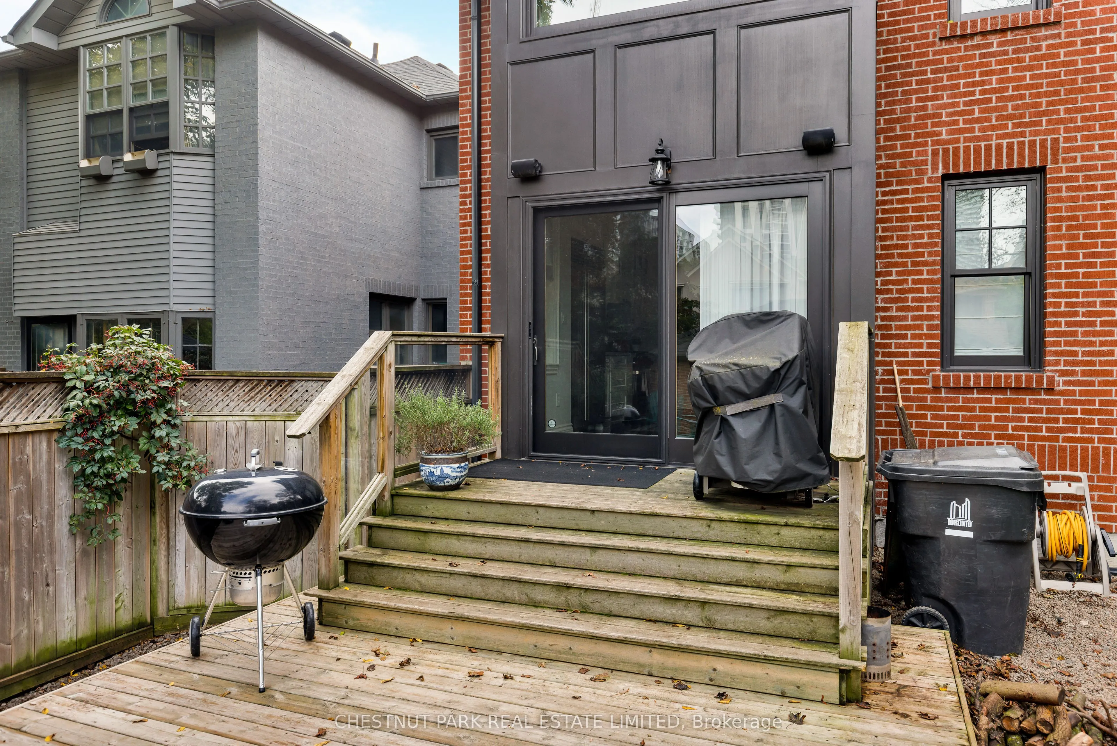 128 Manor Road E